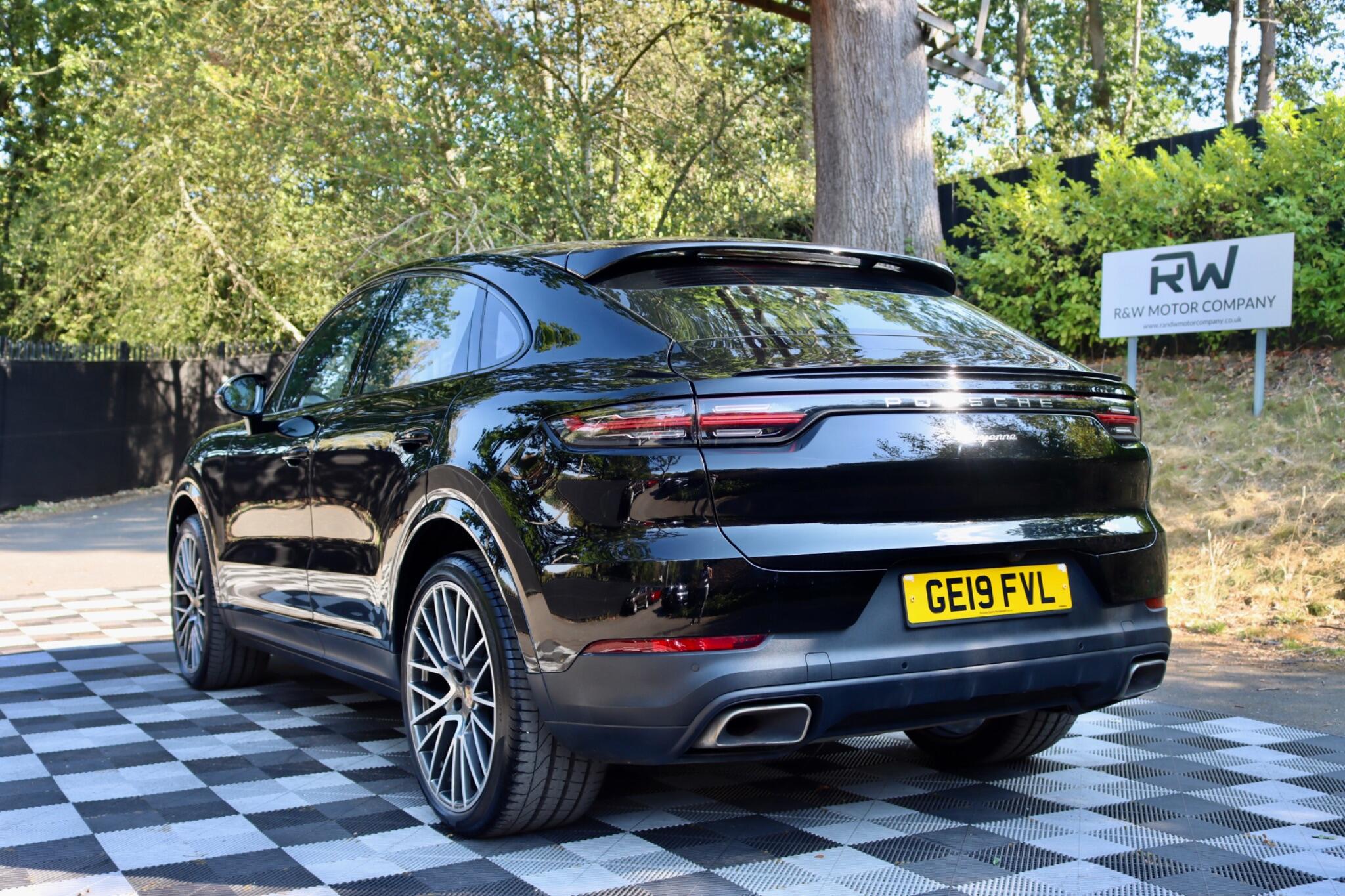 Porsche Cayenne view 25