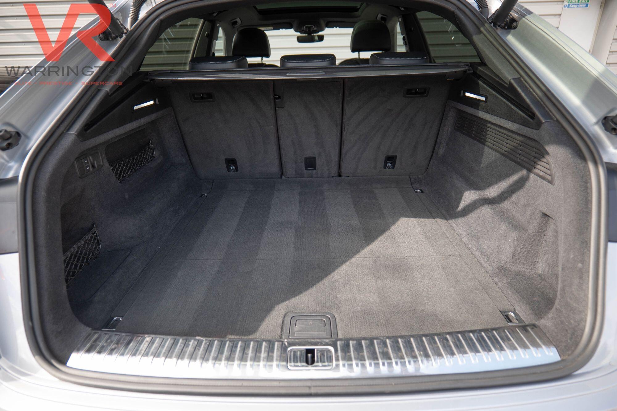 Audi Q8 view 16