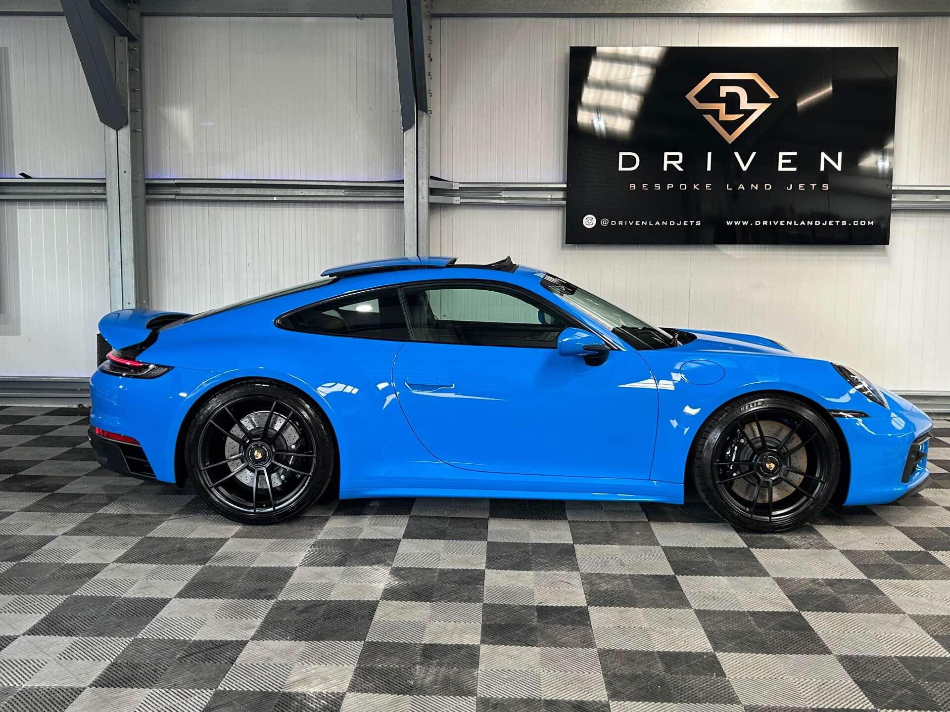 Porsche 911 view 12