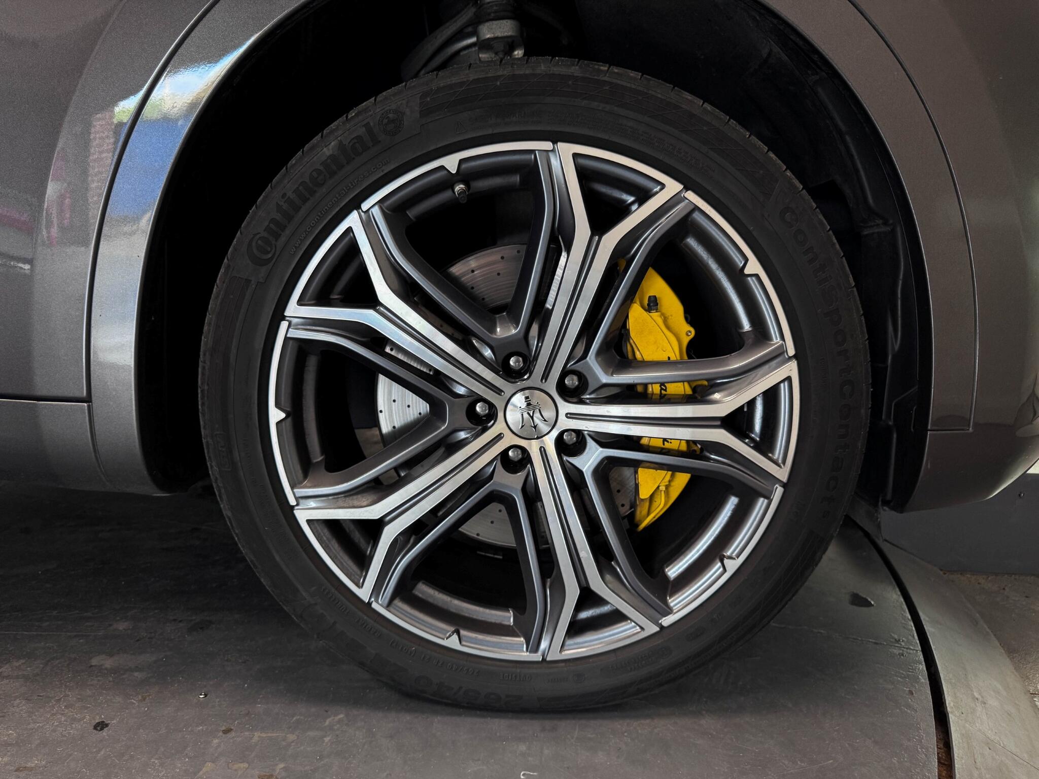 Maserati Levante view 72