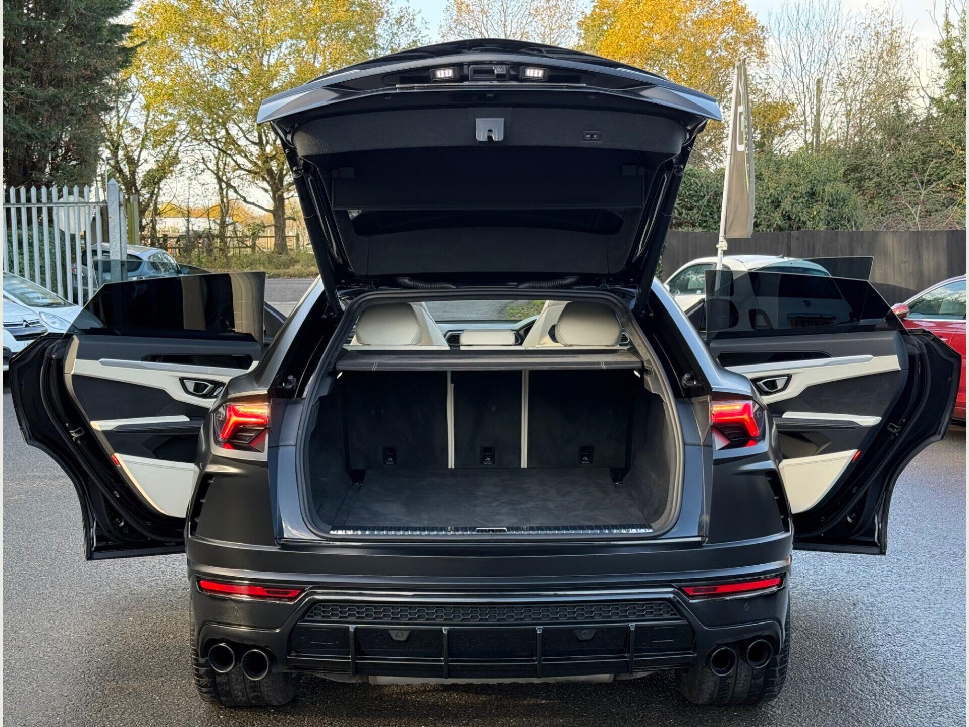 Lamborghini Urus view 19