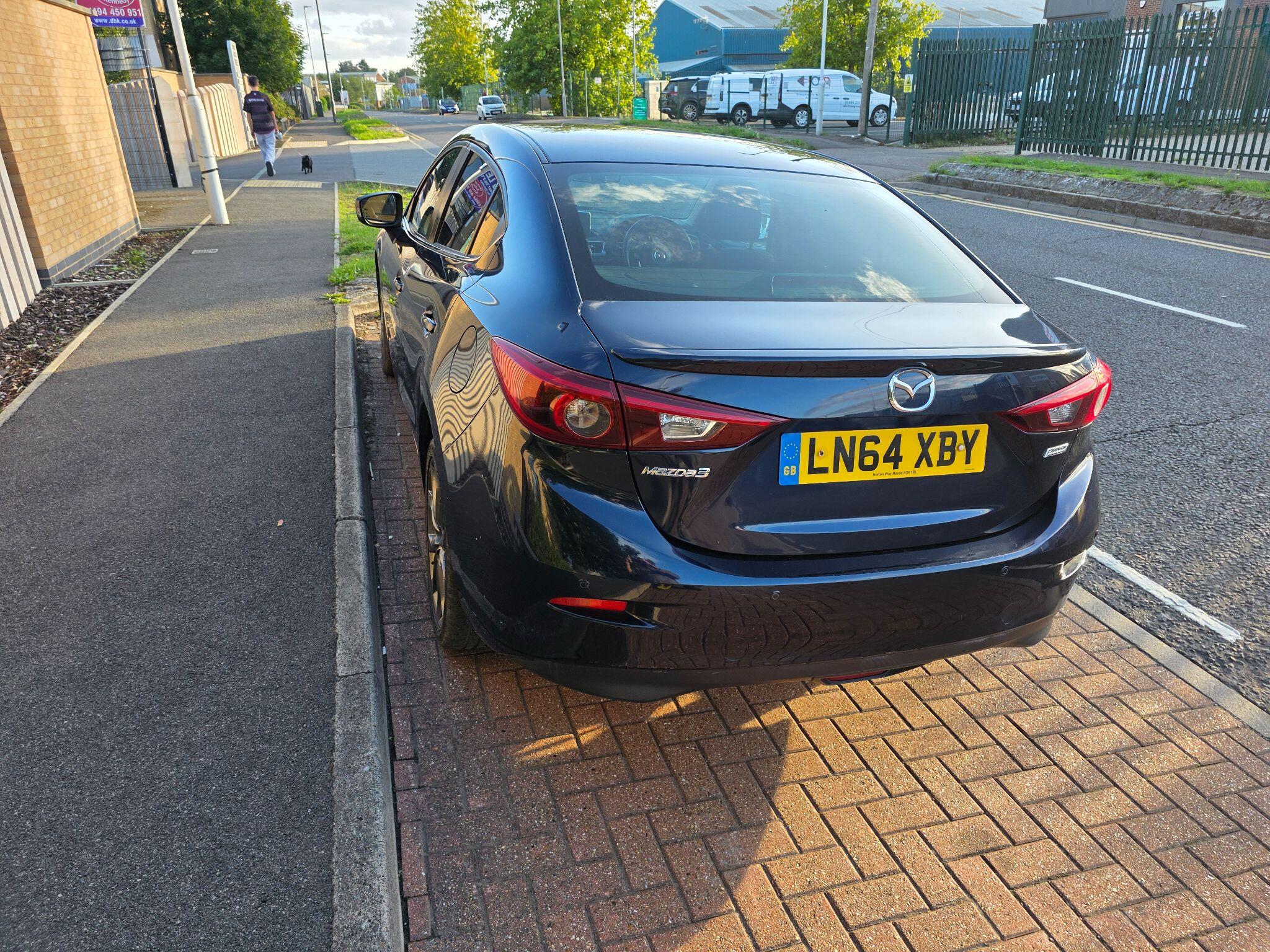 Mazda Mazda3 view 7