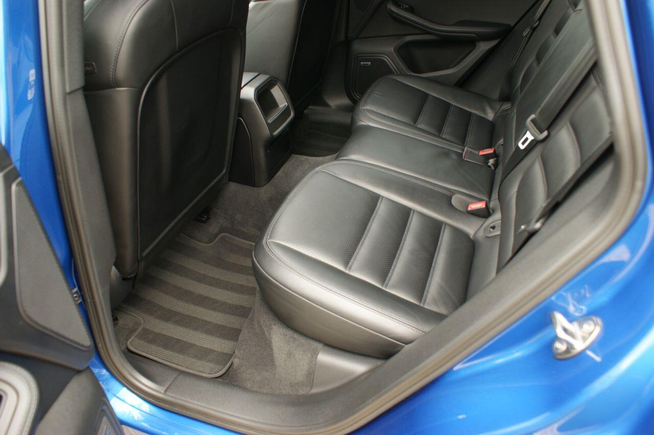 Porsche Macan view 44