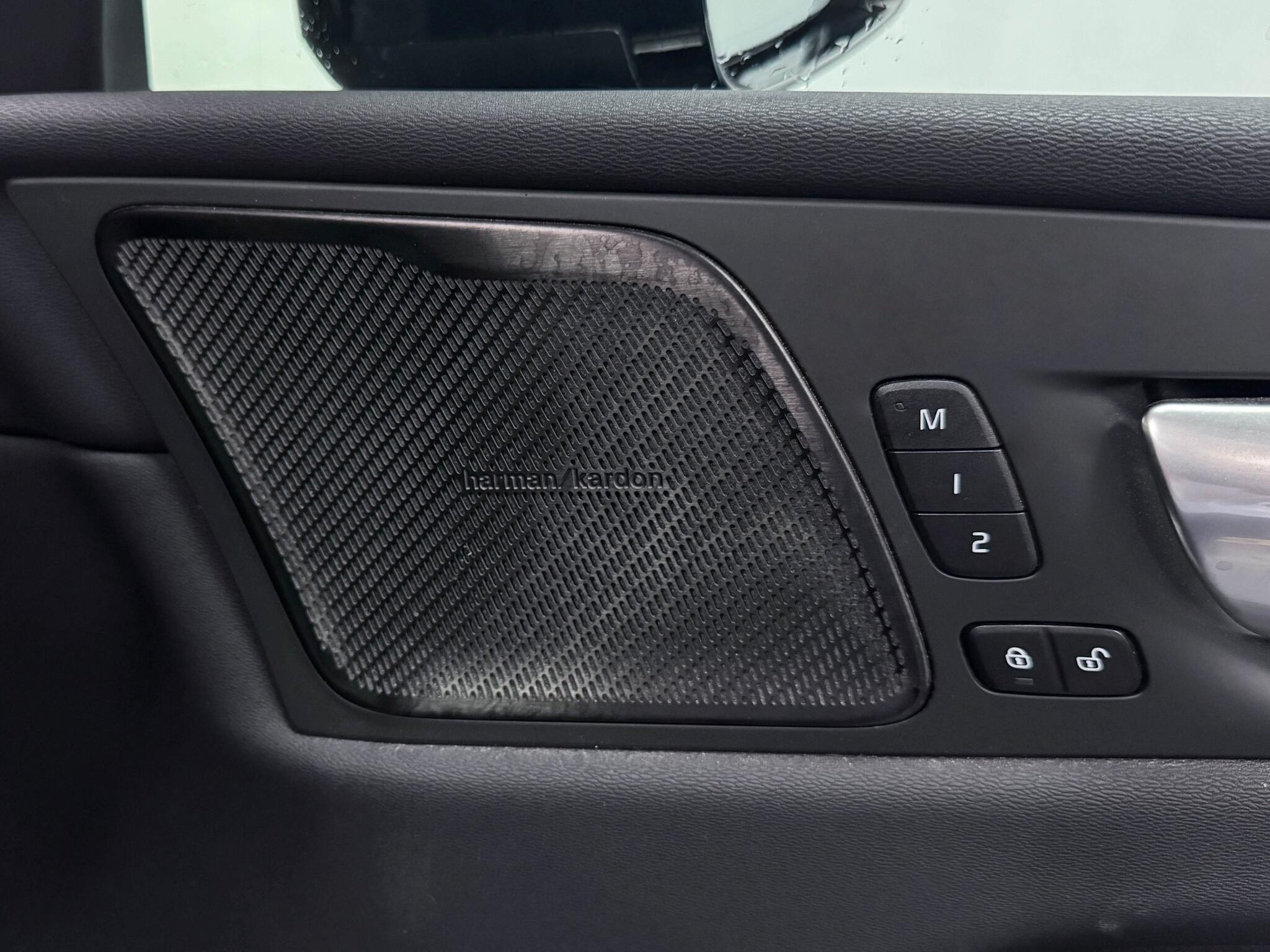 Volvo XC60 view 28