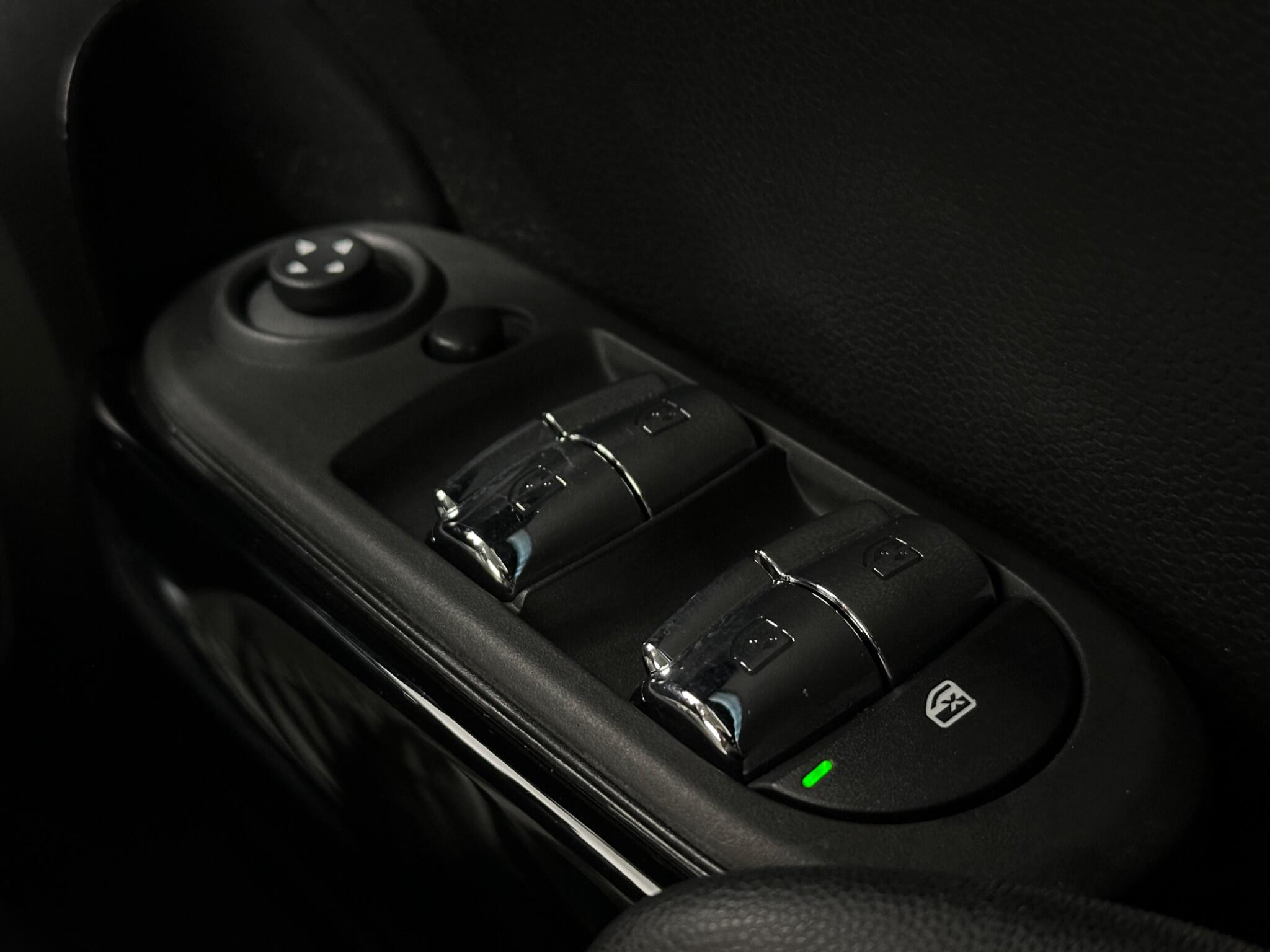 Mini Cooper view 19