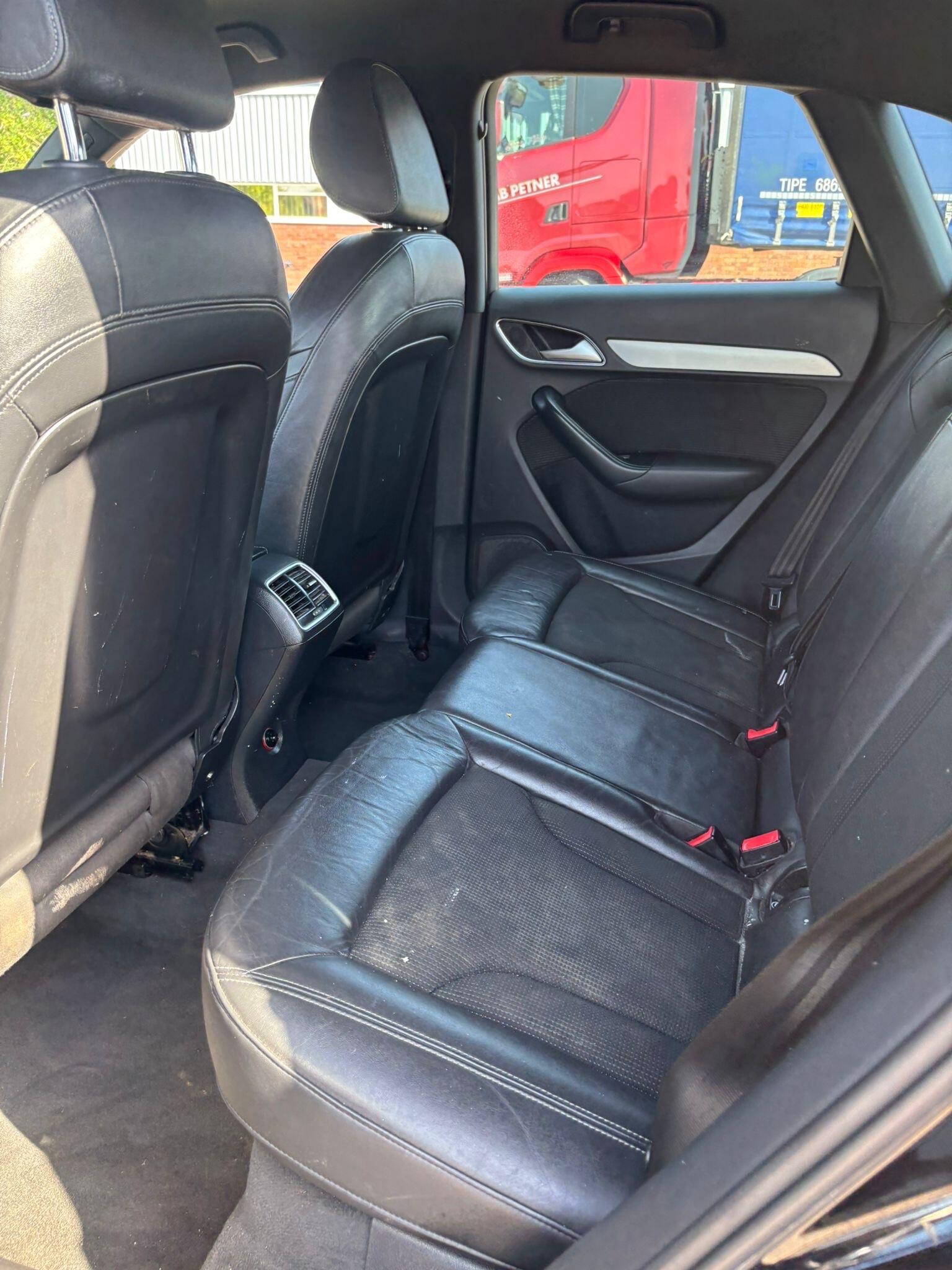 Audi Q3 view 26