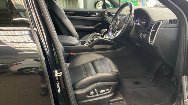 Porsche Cayenne view 3
