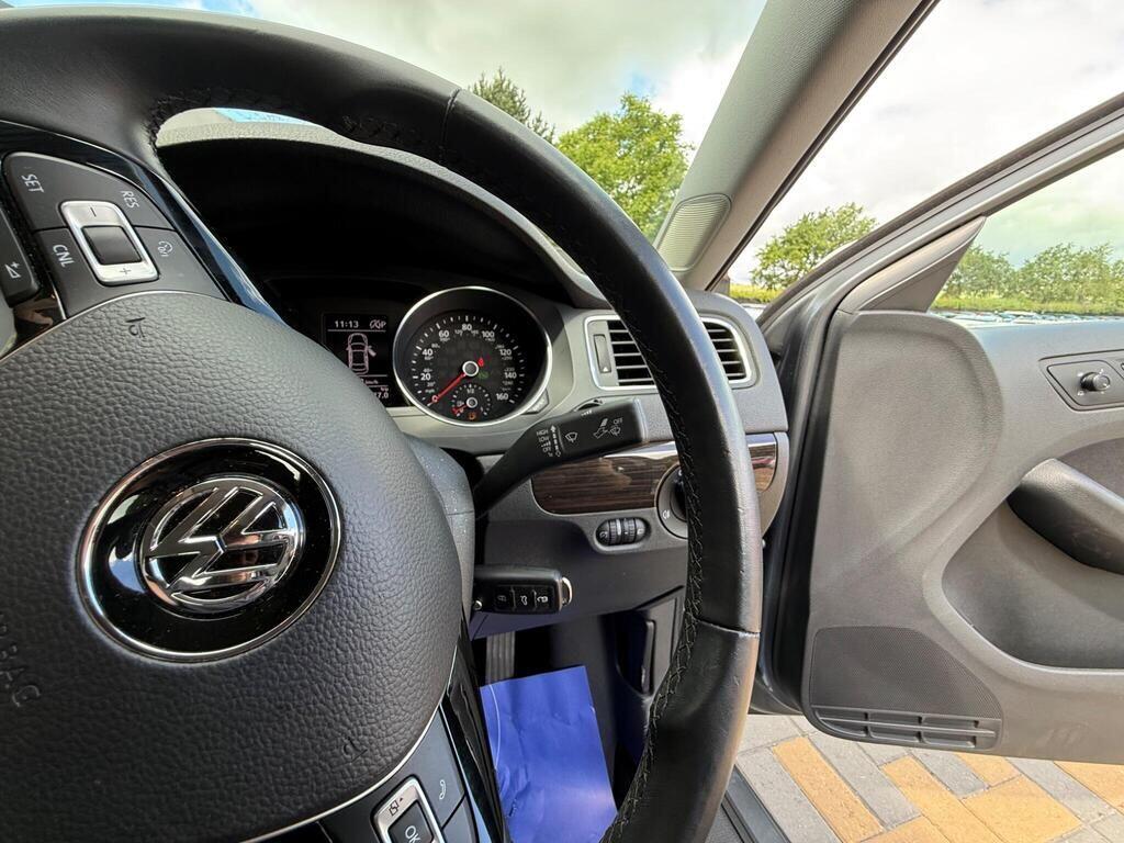 Volkswagen Jetta view 26
