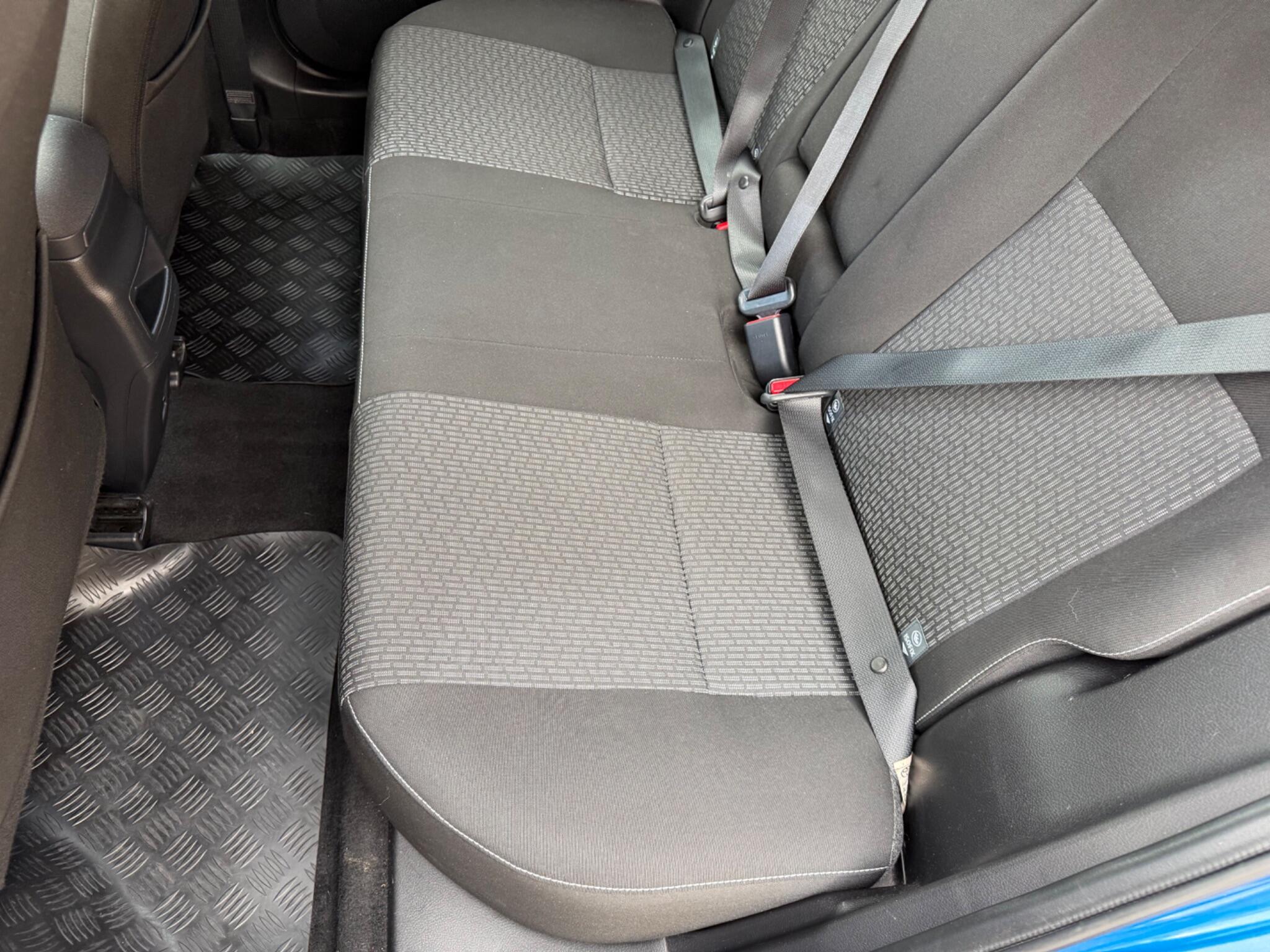 Toyota Auris view 71