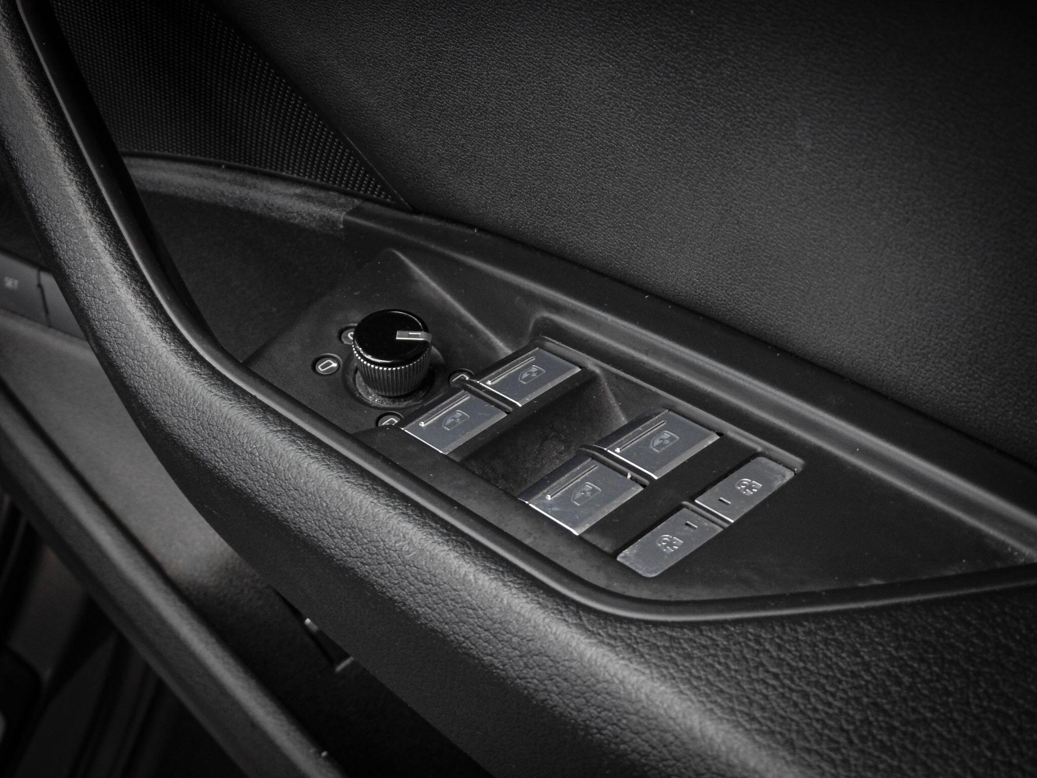 Audi E-Tron view 35
