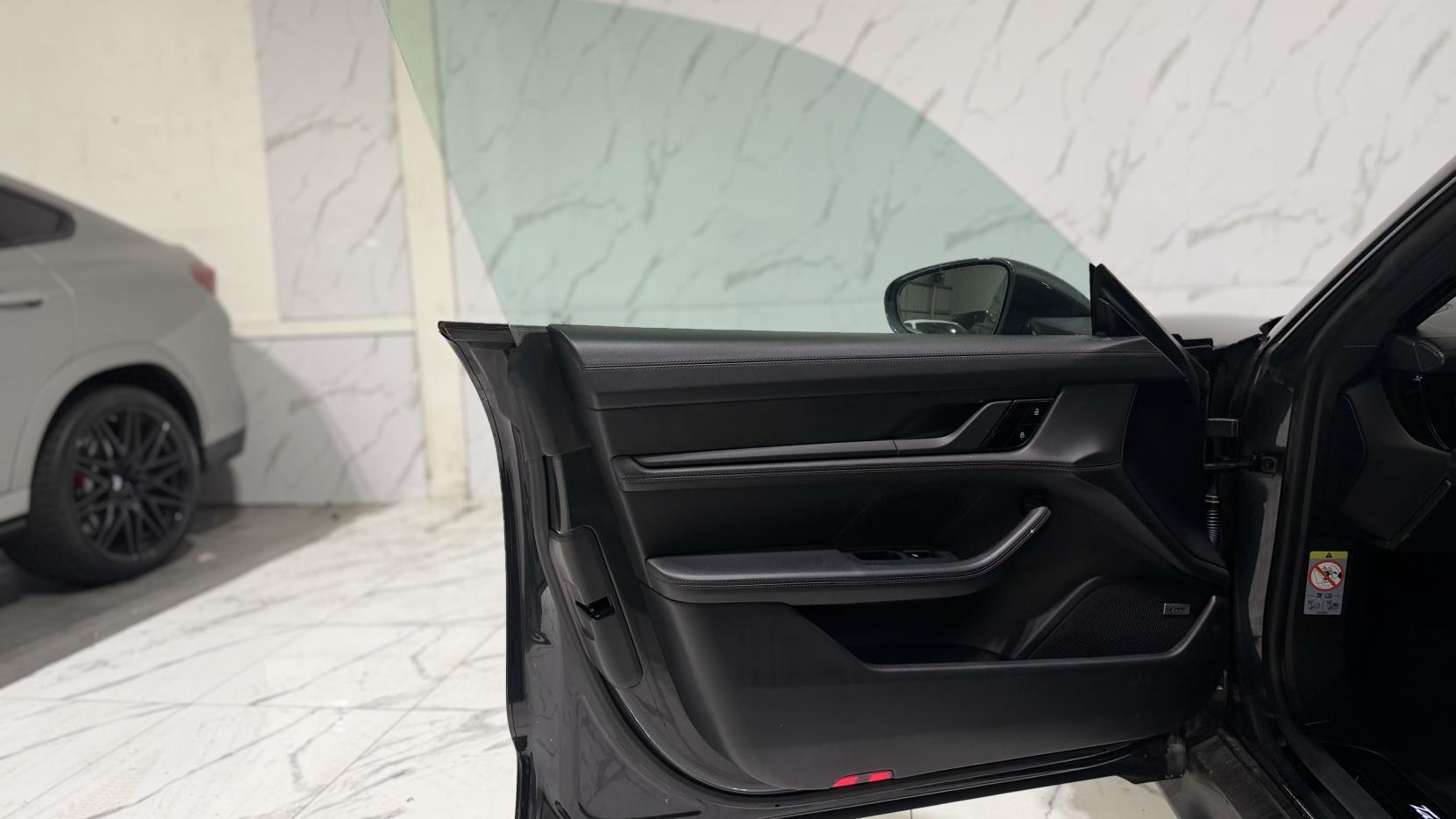 Porsche Taycan view 39