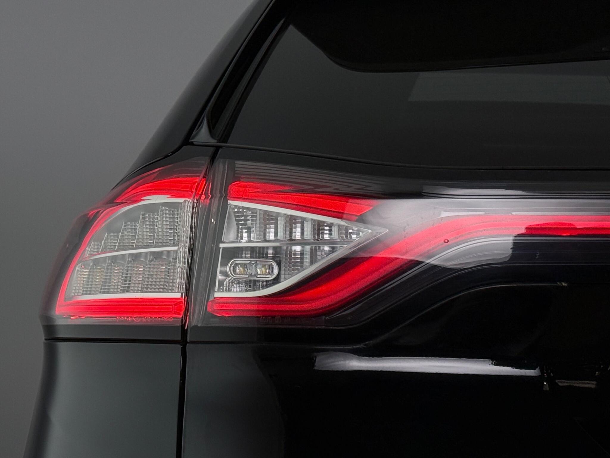 Ford Edge view 6