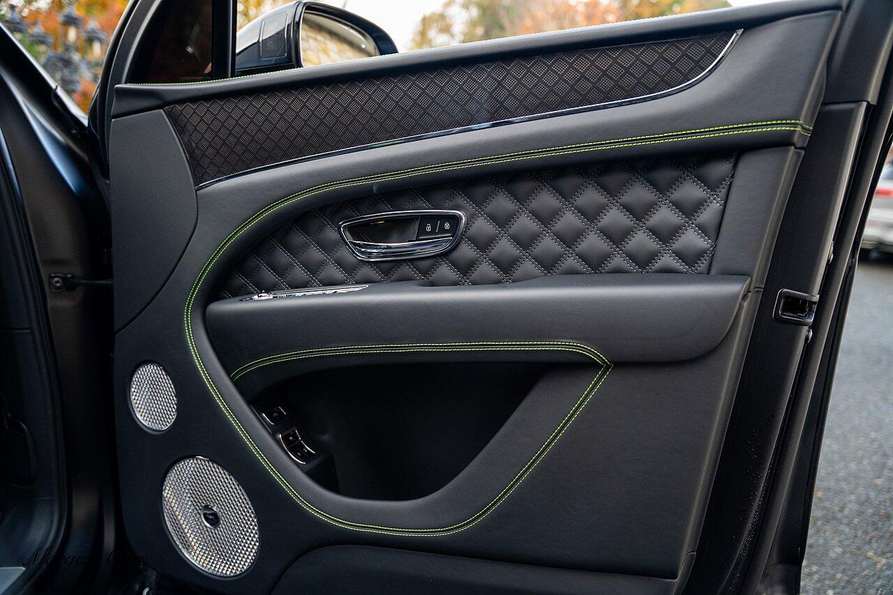 Bentley Bentayga view 50
