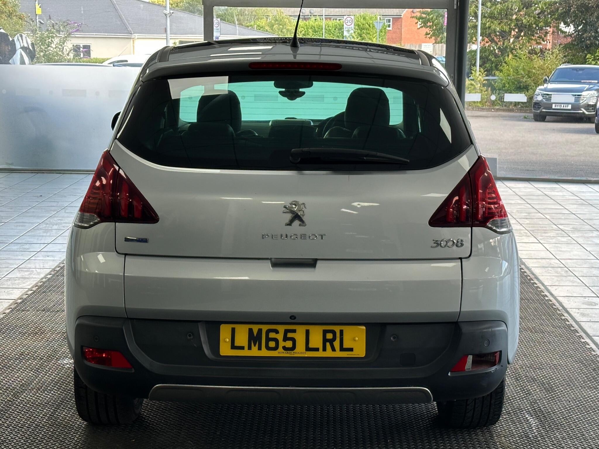 Peugeot 3008 view 11