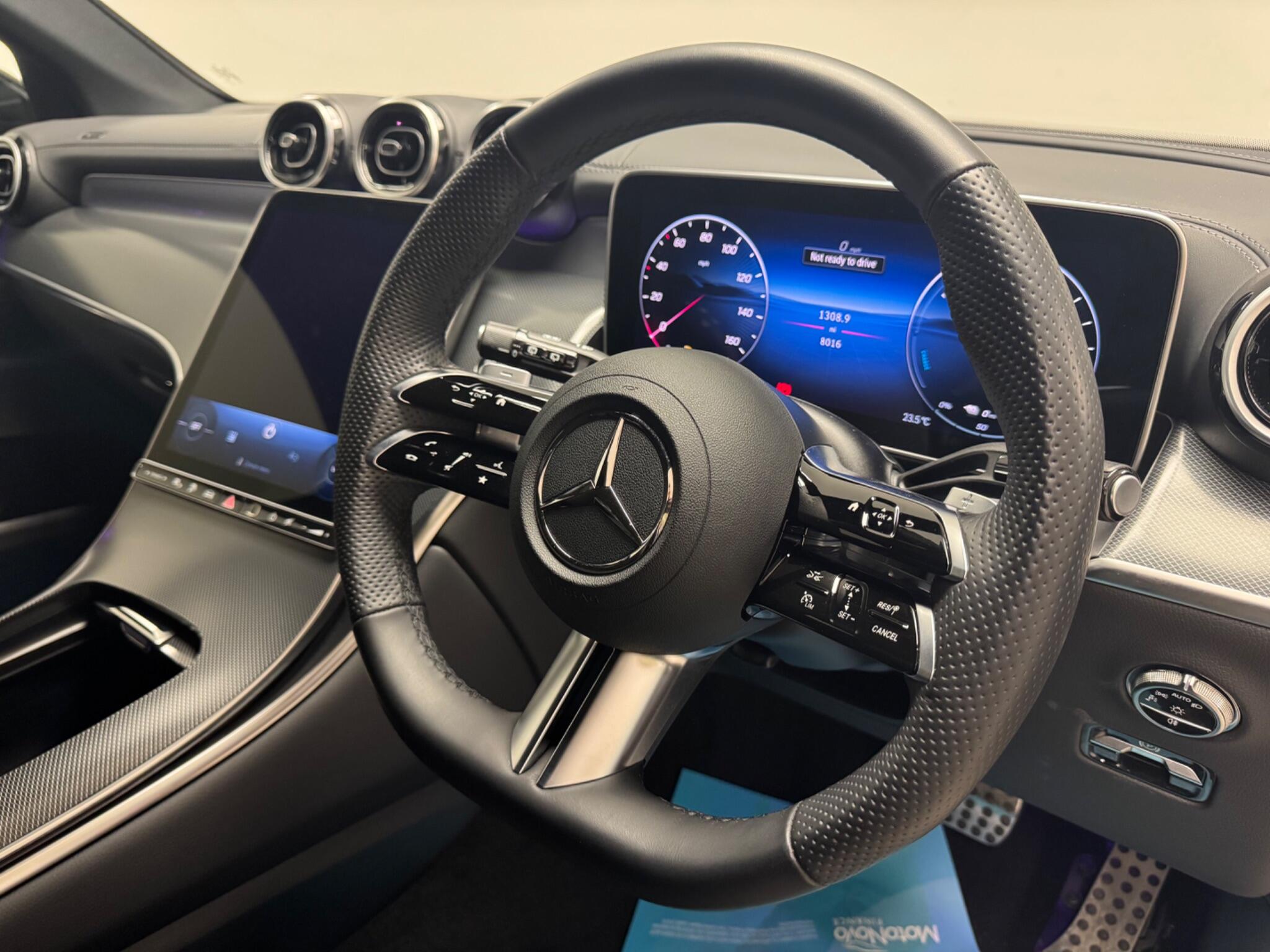 Mercedes-Benz GLC view 31