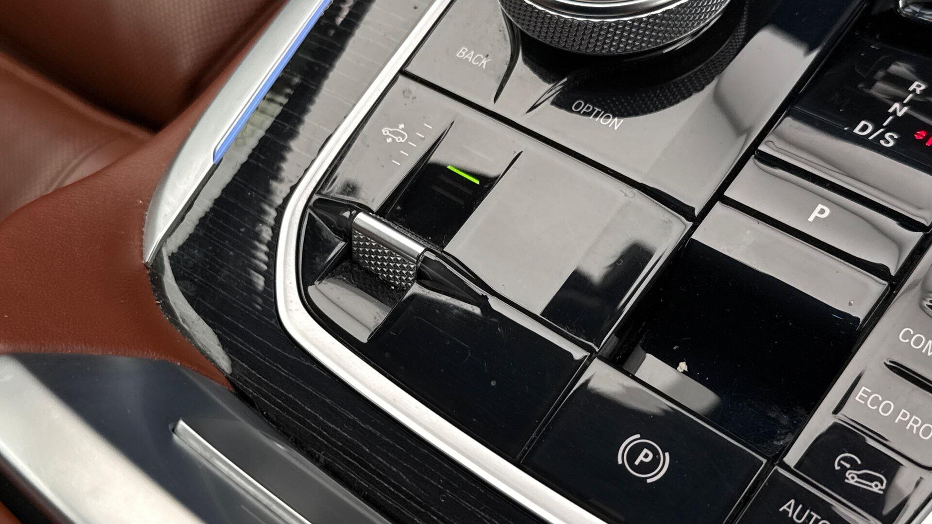 BMW X7 view 25