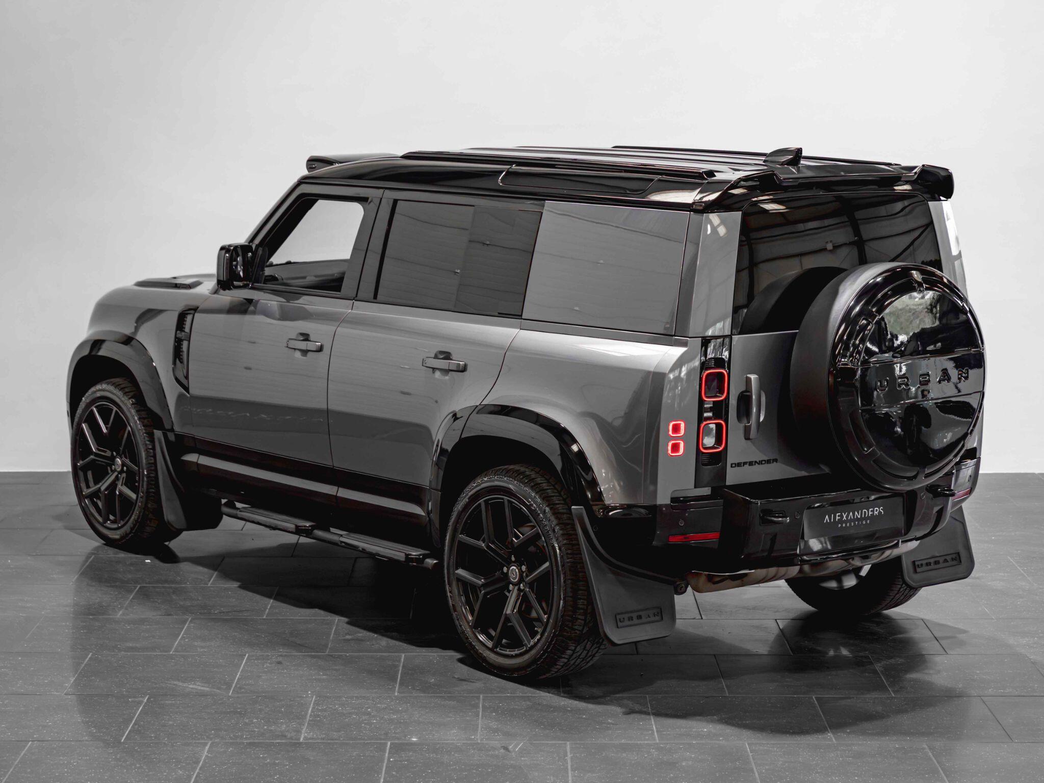 Land Rover Defender 110 view 5