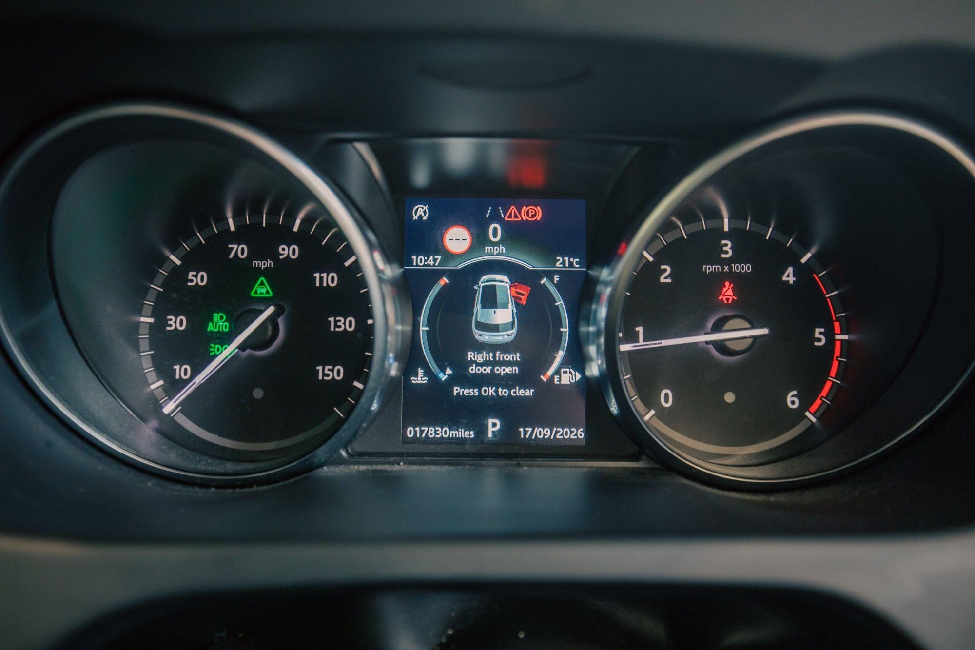 Land Rover Discovery Sport view 13