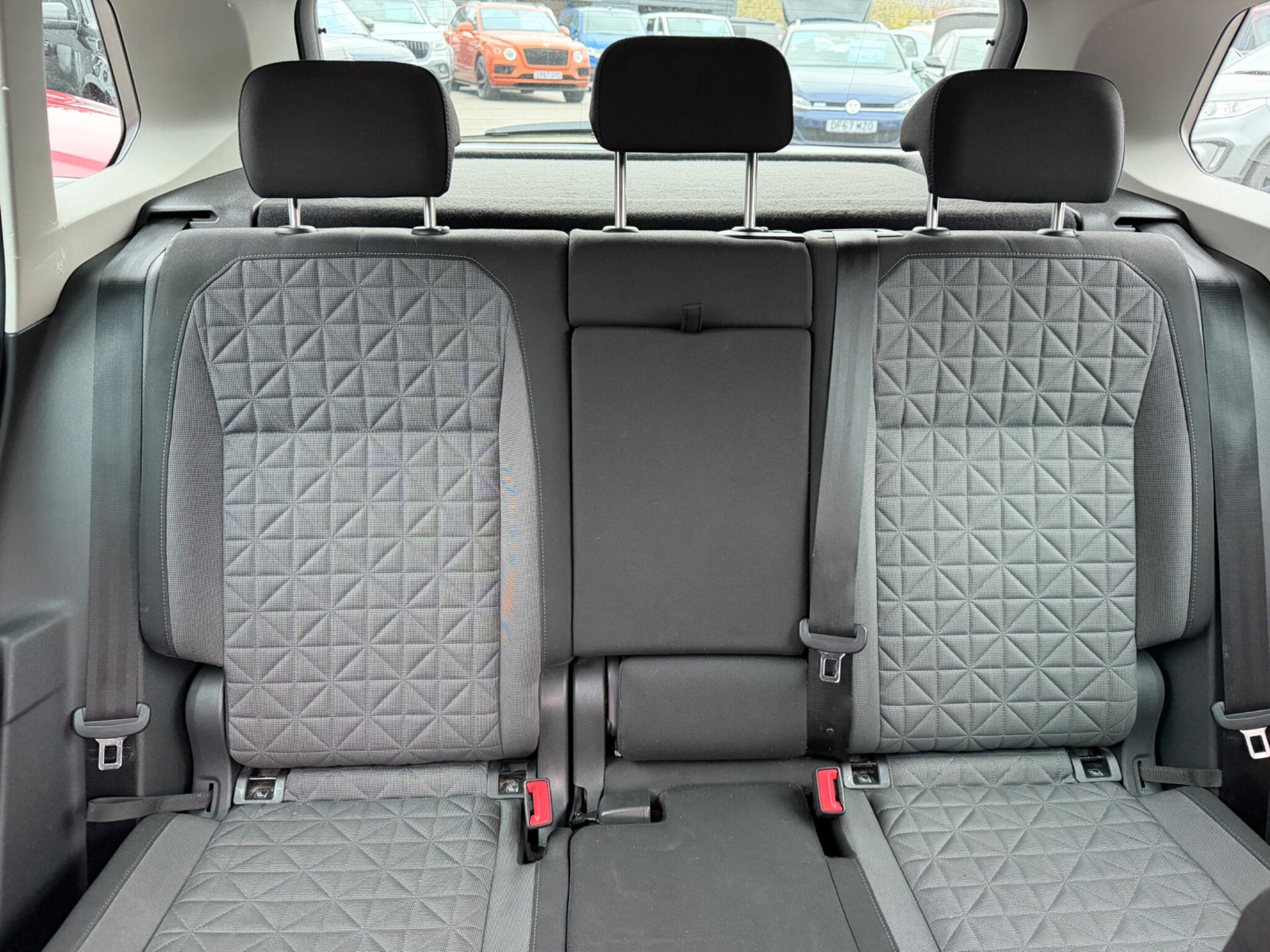 Volkswagen Tiguan view 13