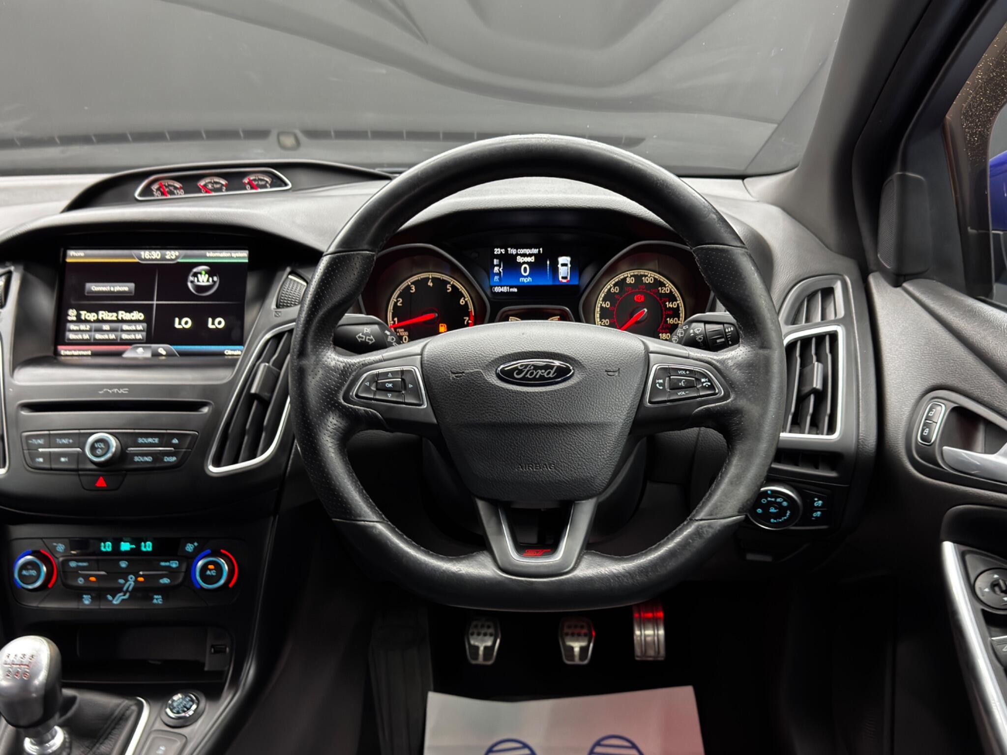 Ford Focus view 18