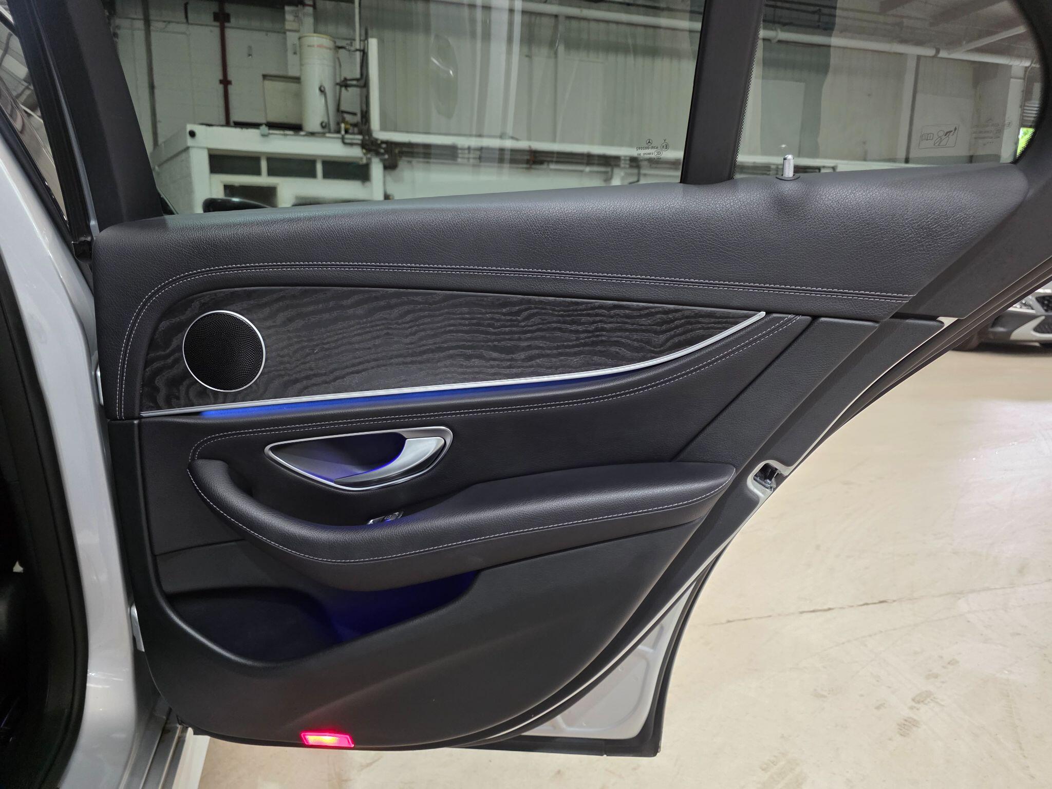 Mercedes-Benz E-Class view 23