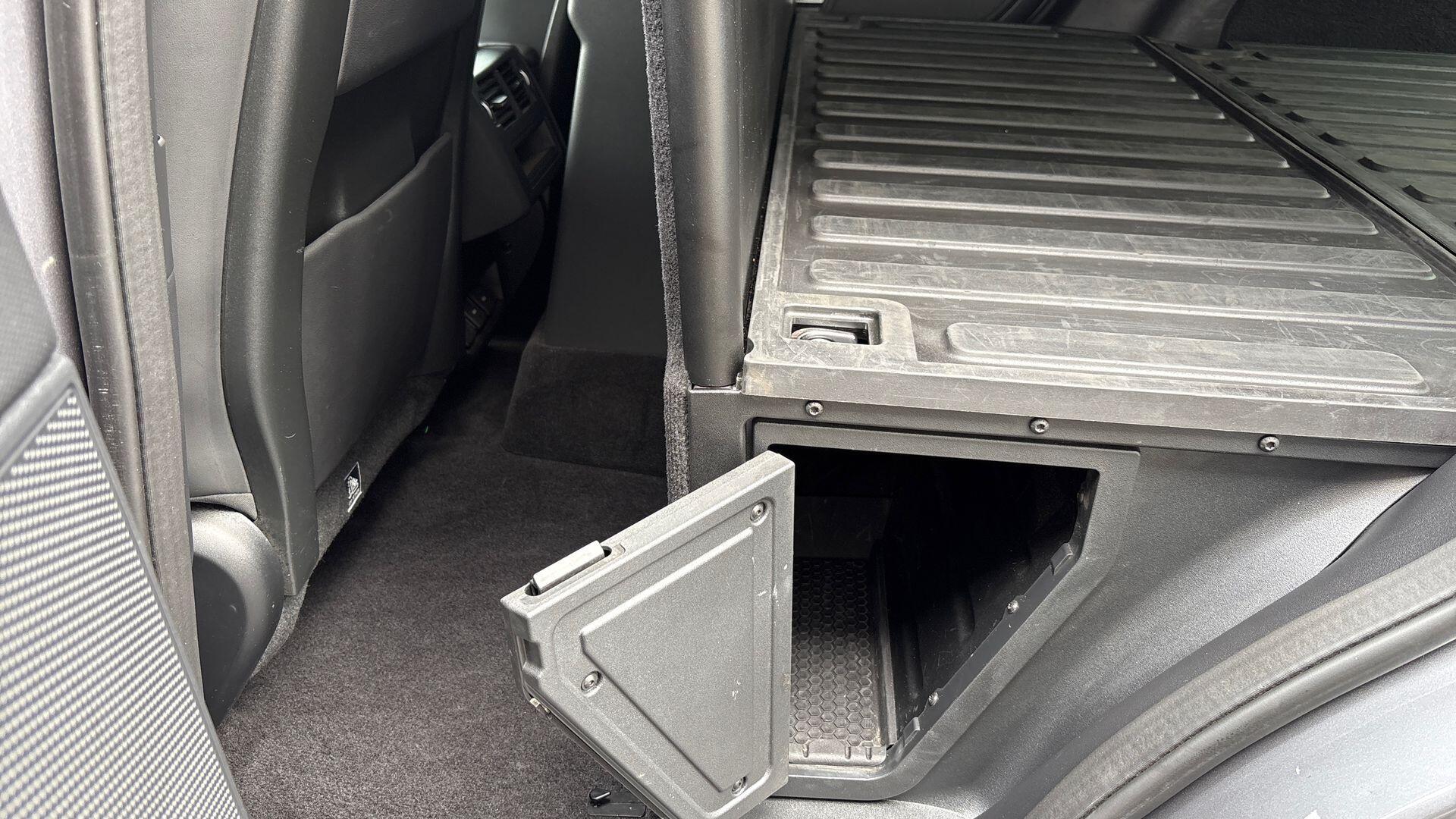 Land Rover Discovery view 22