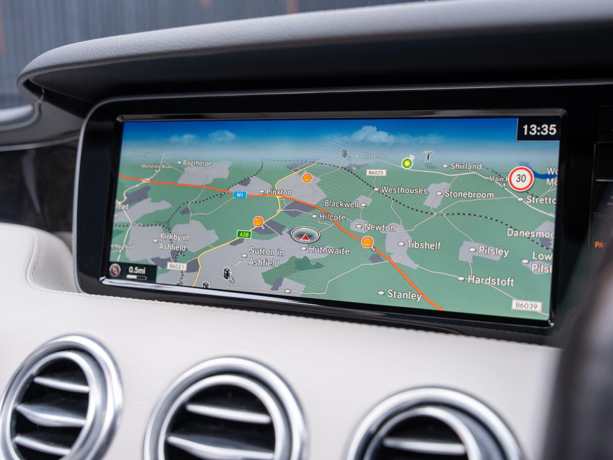 Mercedes-Benz S-Class view 35