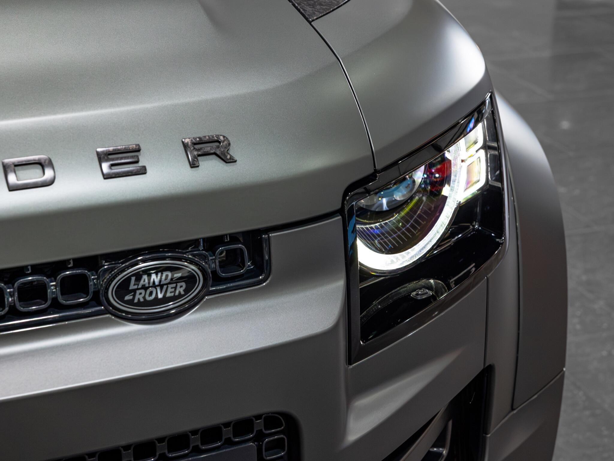Land Rover Defender view 13