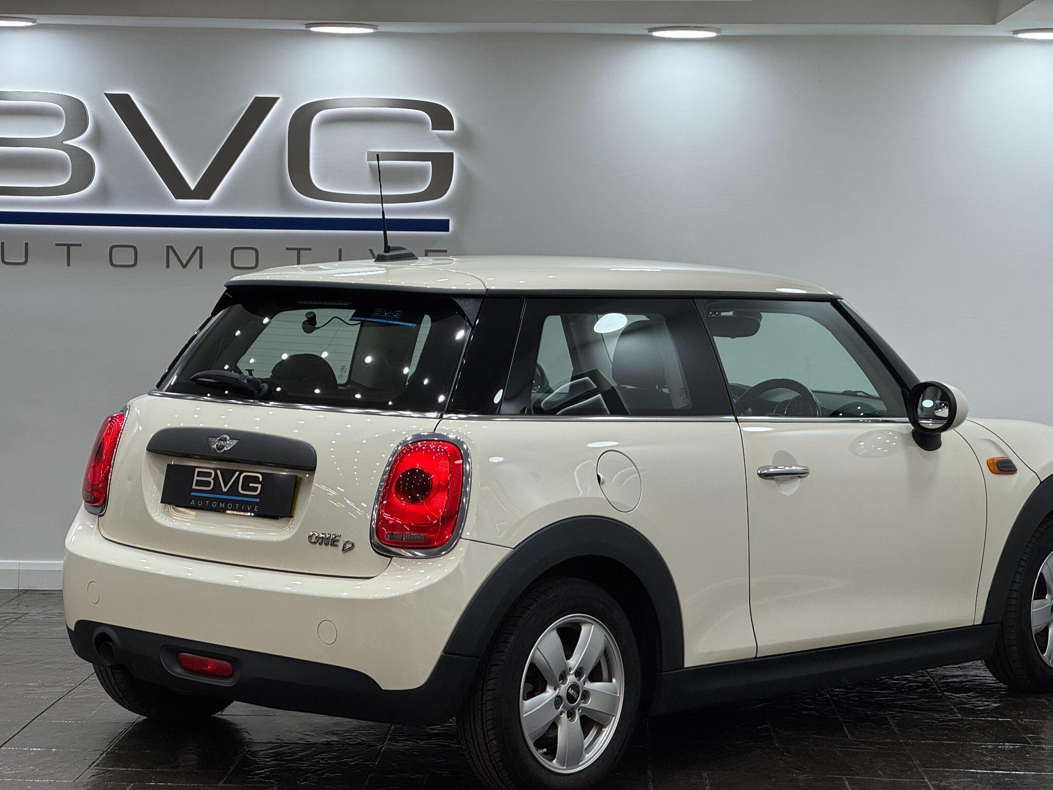 Mini Hatch view 18