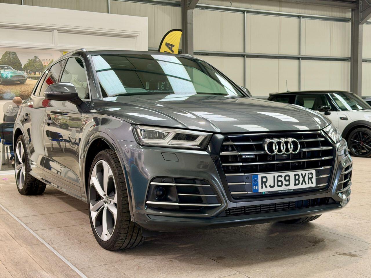 Audi Q5 view 8
