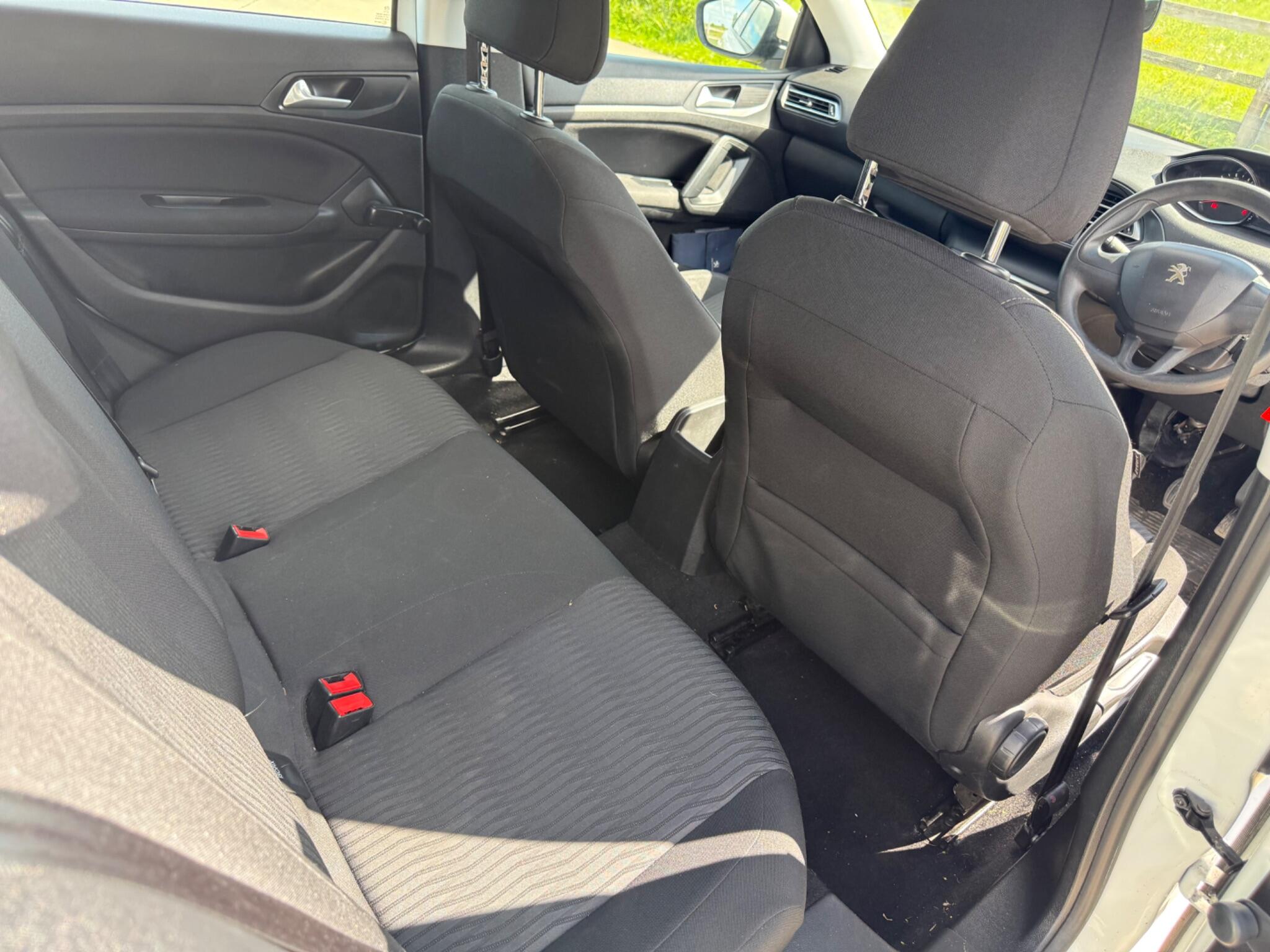 Peugeot 308 1.2 PureTech Access Euro 6 (s/s) 5dr — photo 38 of 100