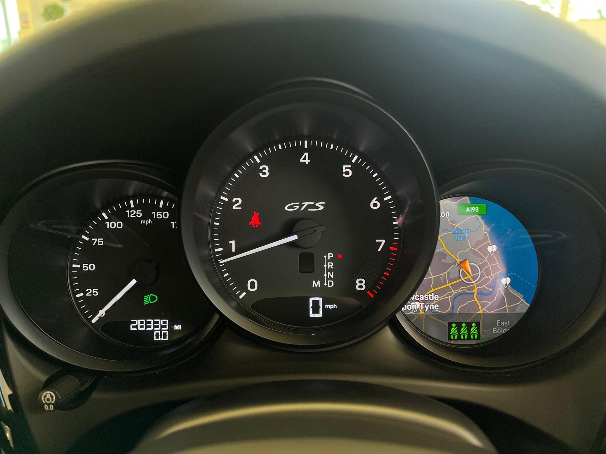 Porsche Macan view 16