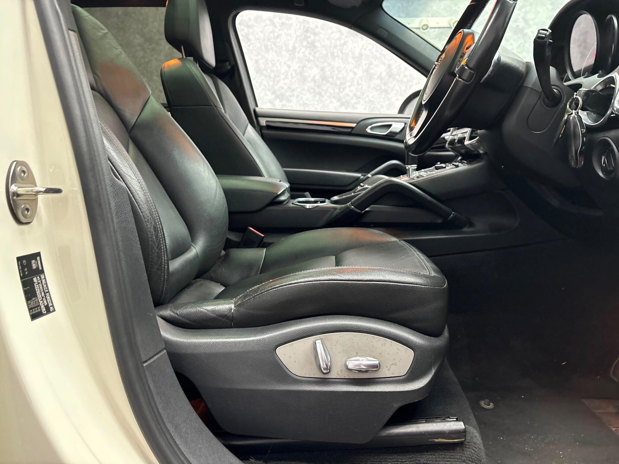 Porsche Cayenne view 11
