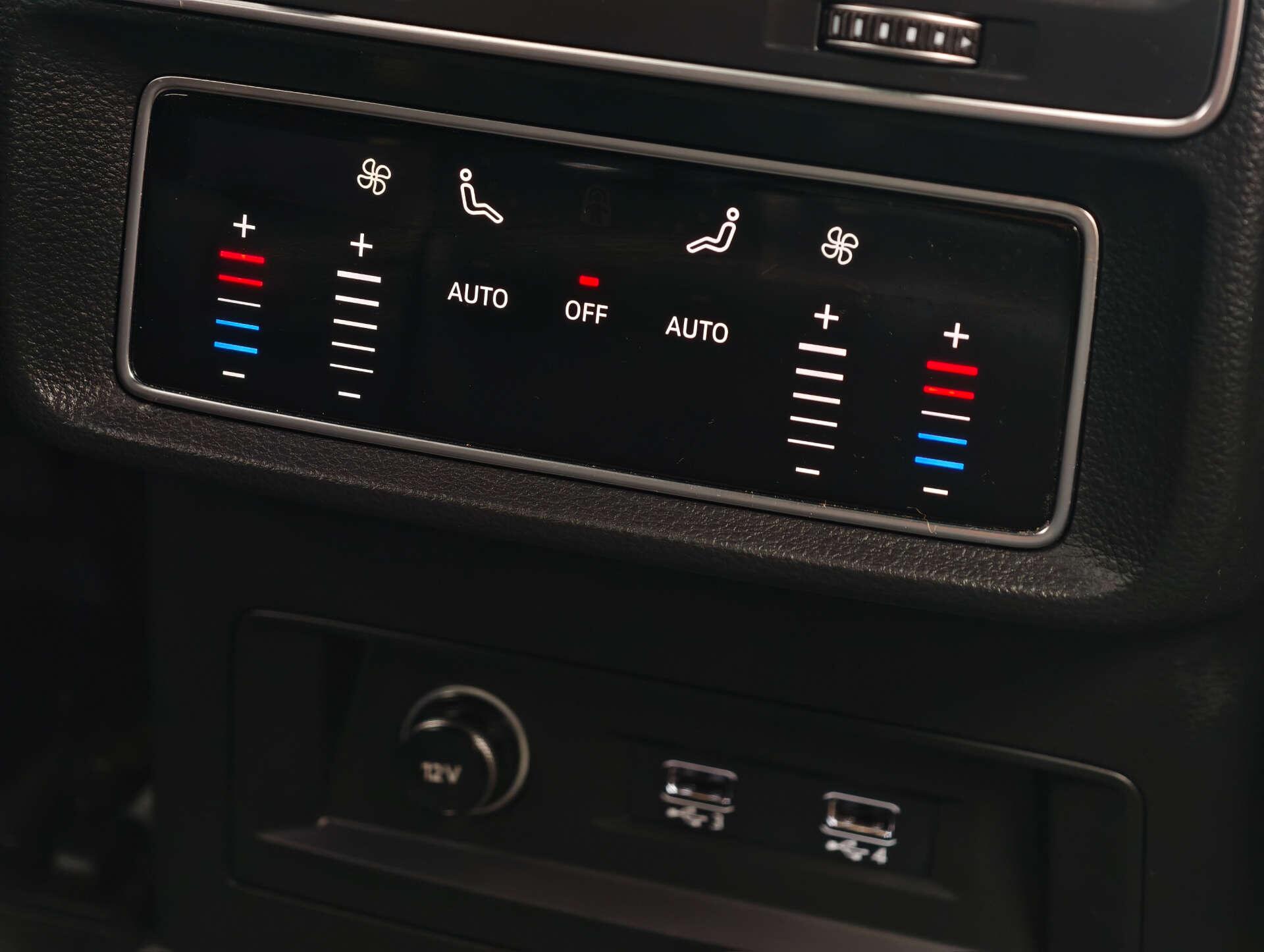 Audi Q8 view 33