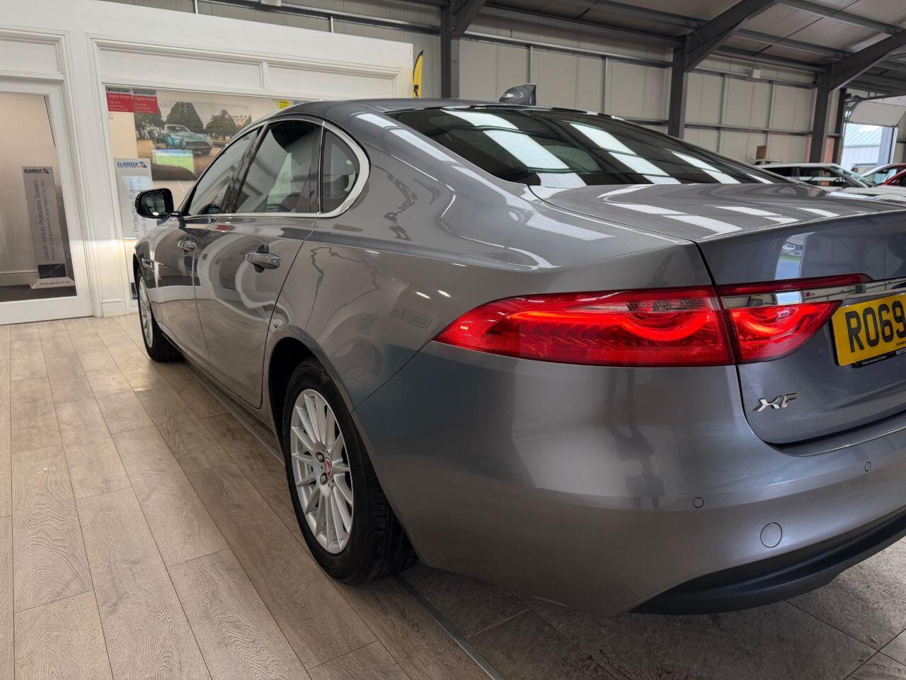 Jaguar XF view 19