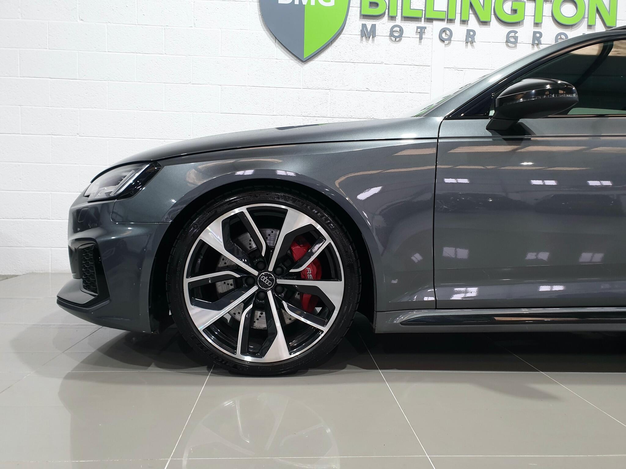 Audi RS4 view 22