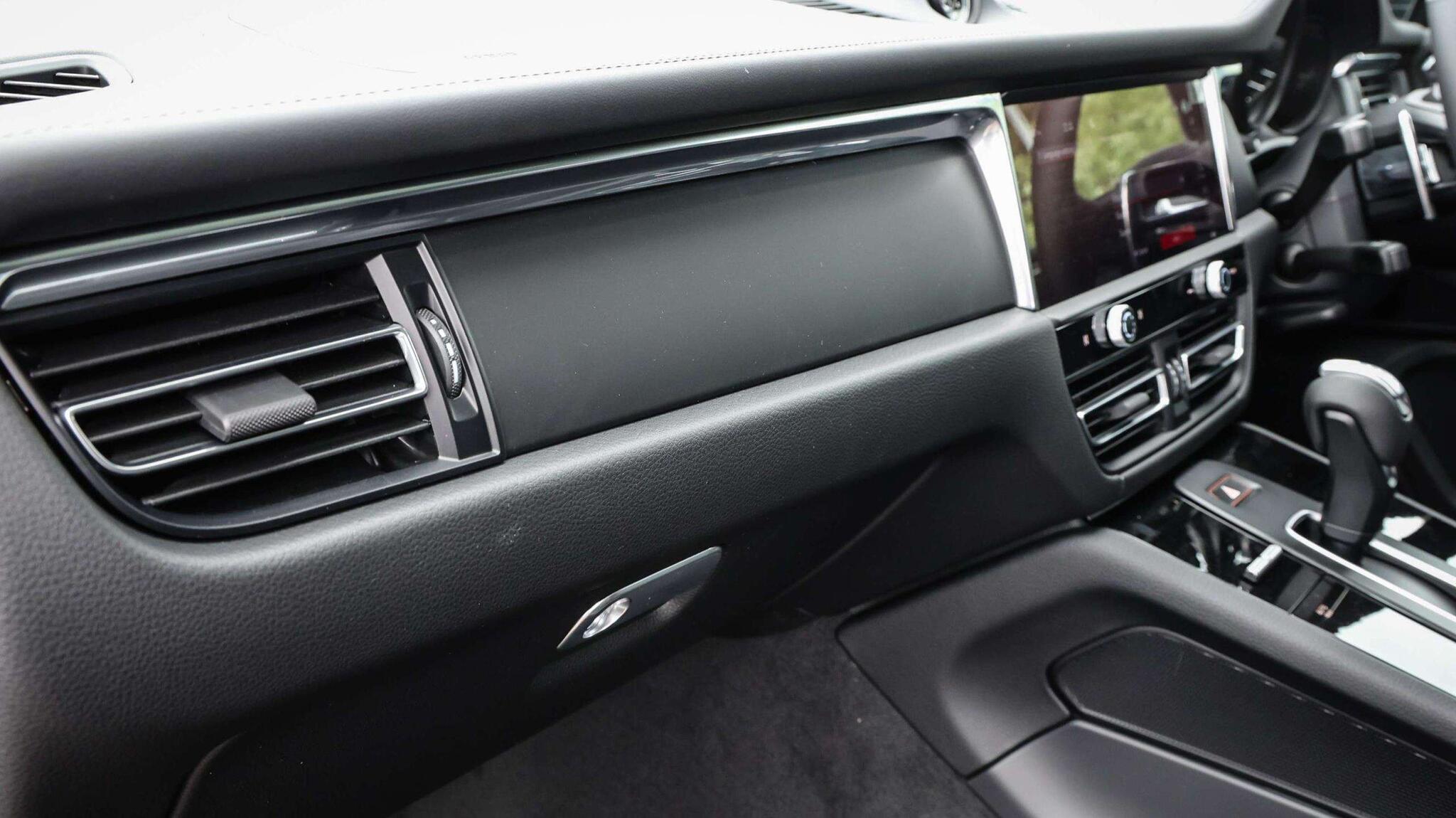 Porsche Macan view 14