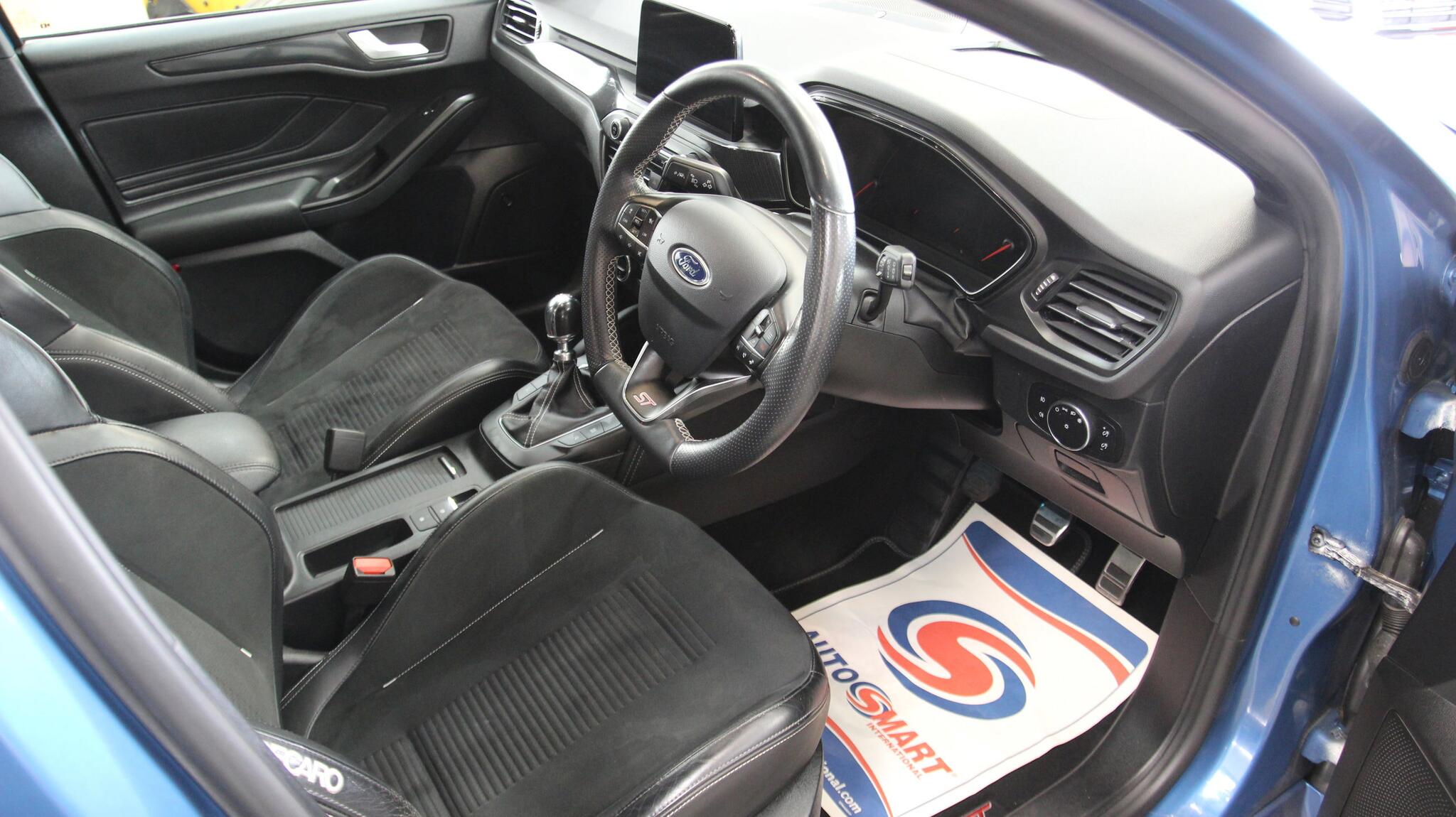 Ford Focus view 15