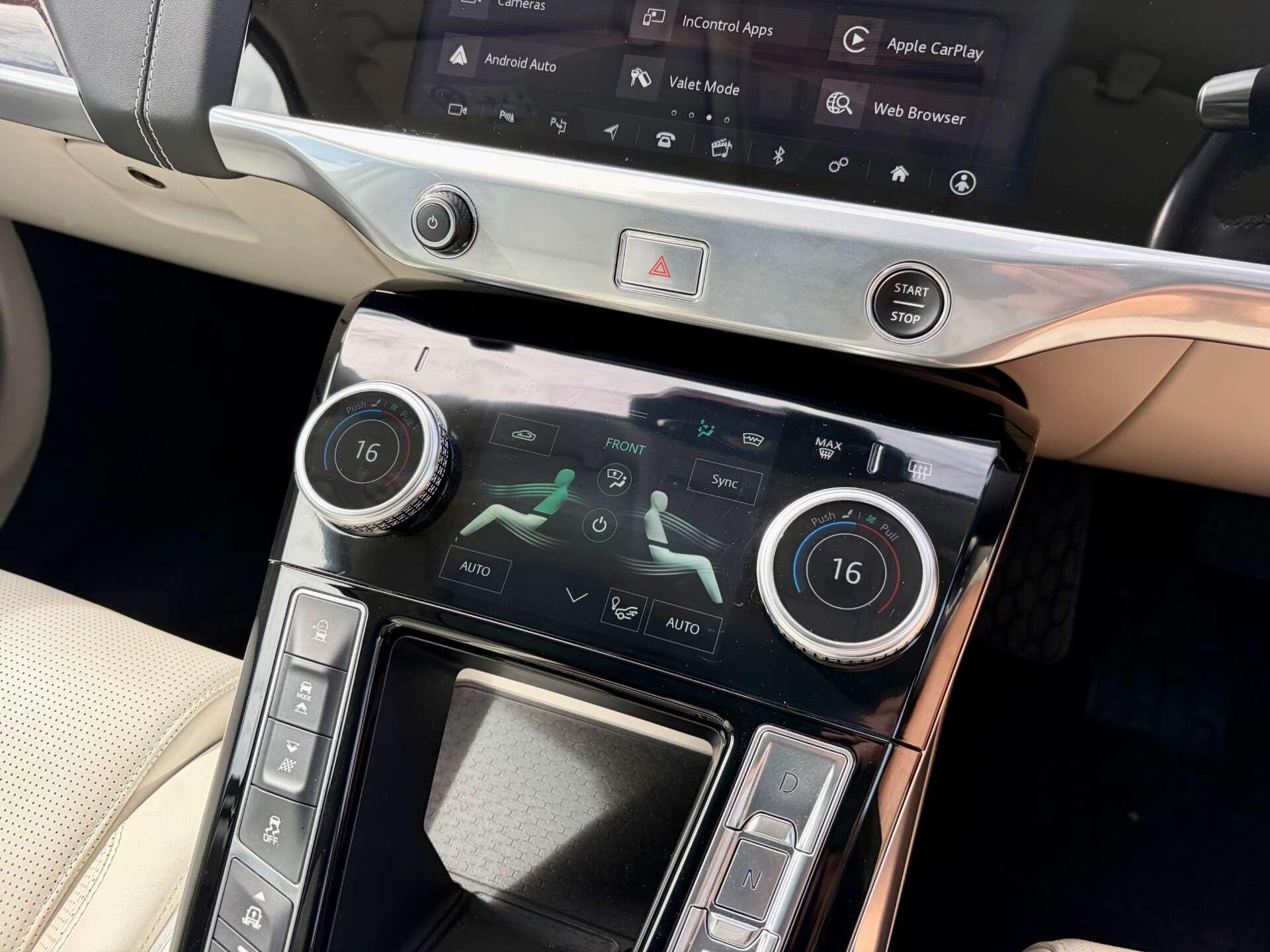Jaguar I-Pace view 52