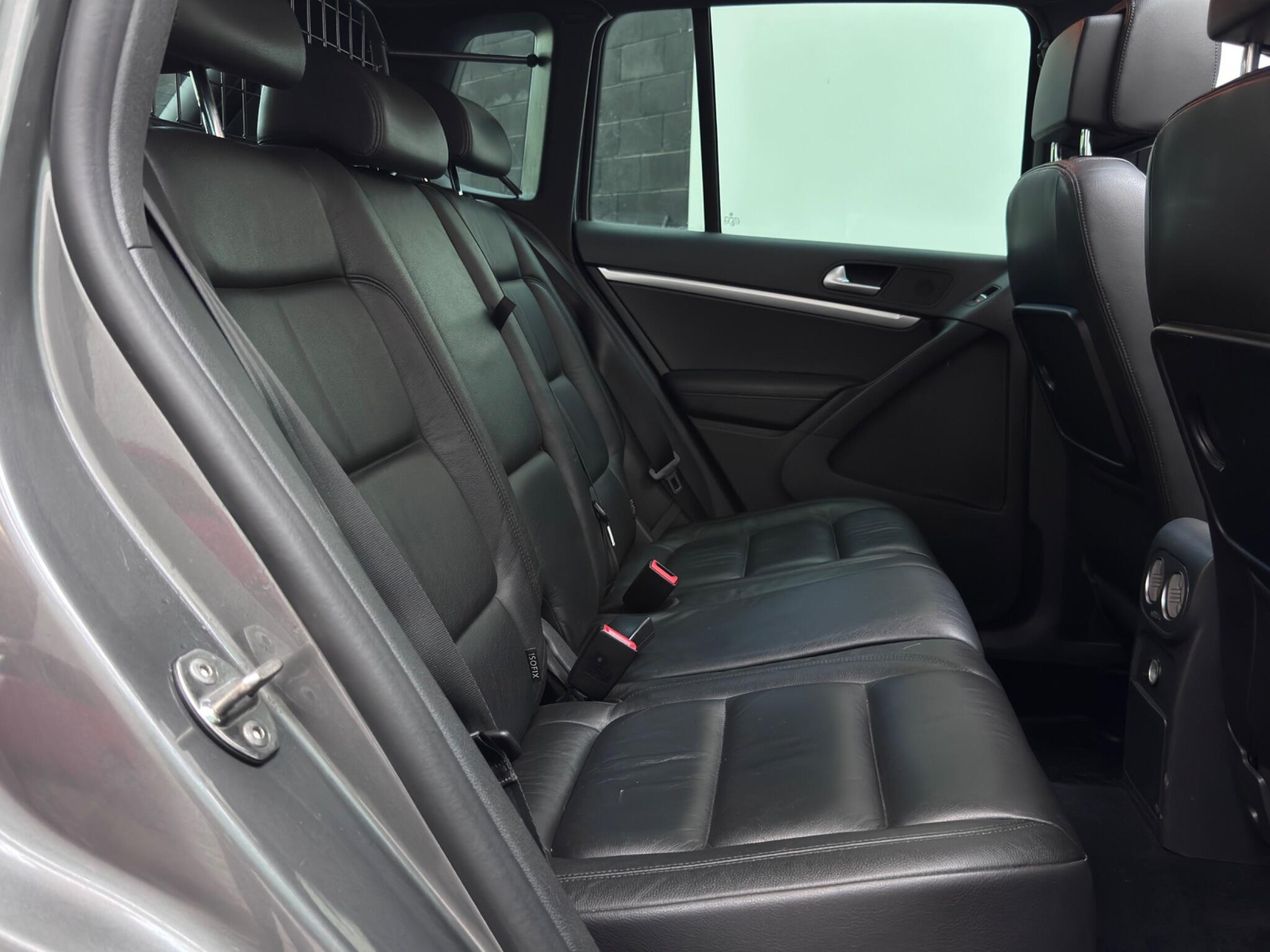 Volkswagen Tiguan view 45