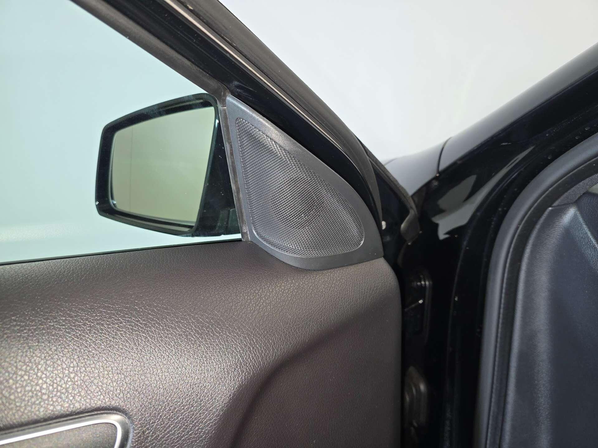 Mercedes-Benz GLA view 62