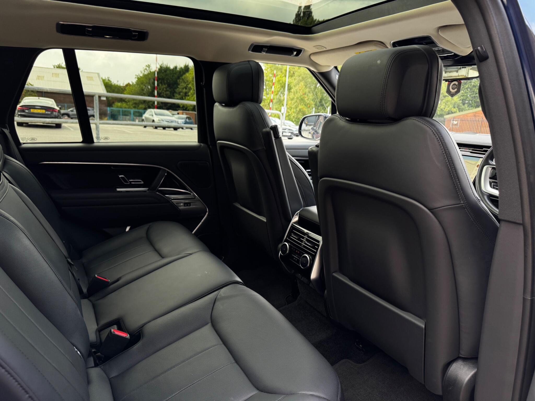 Land Rover Range Rover view 35