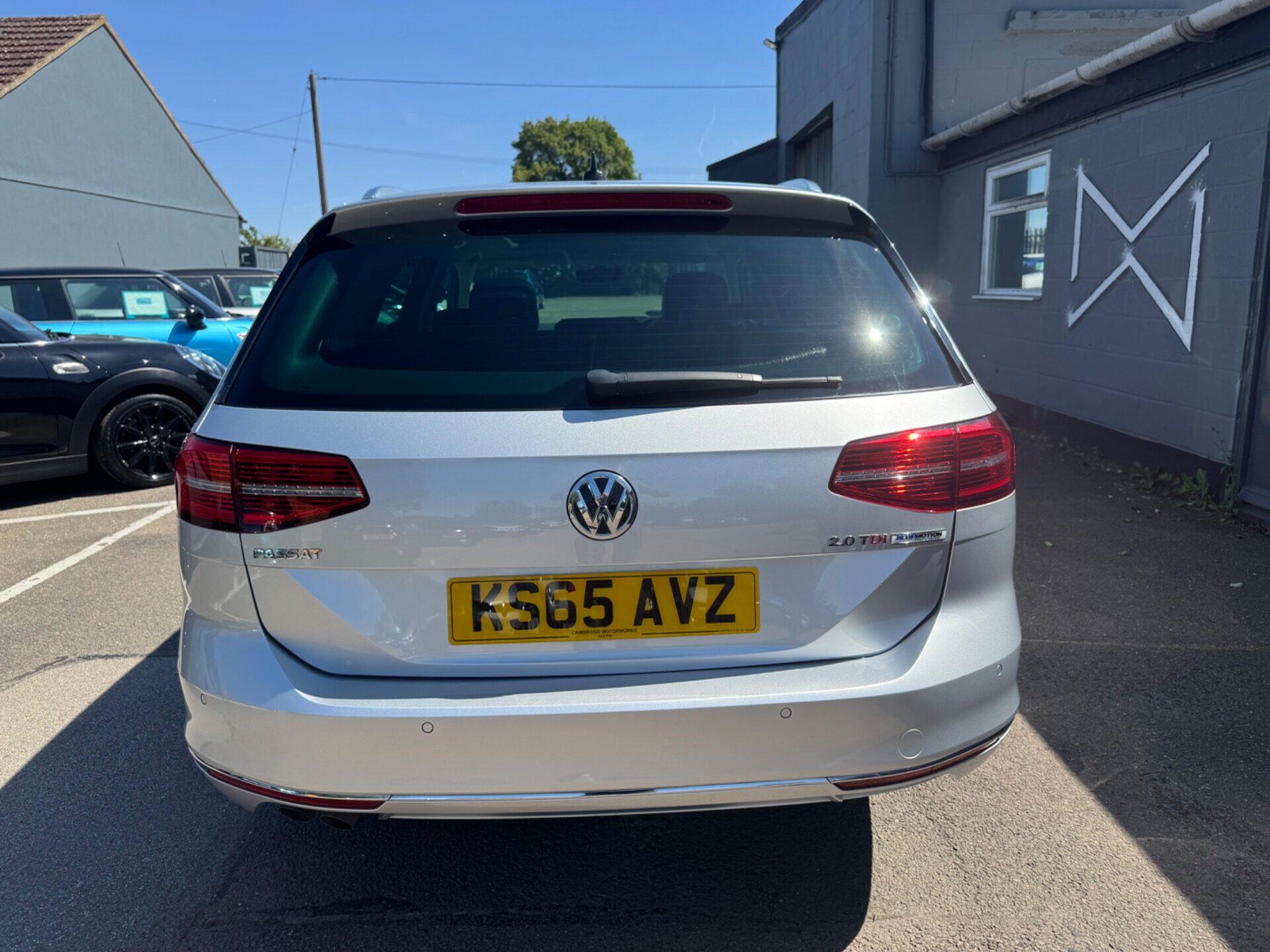 Volkswagen Passat view 5