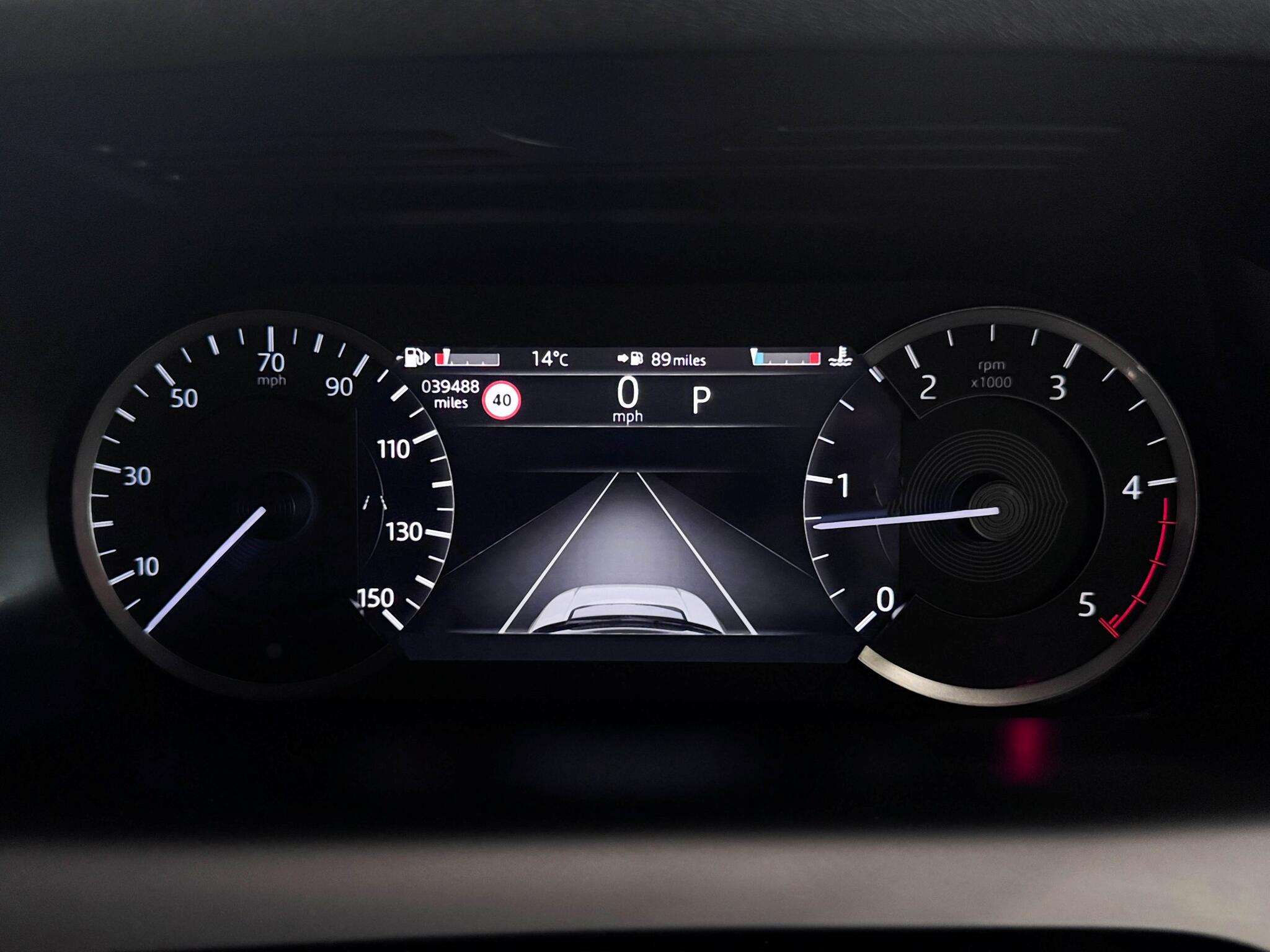 Land Rover Discovery Sport view 17