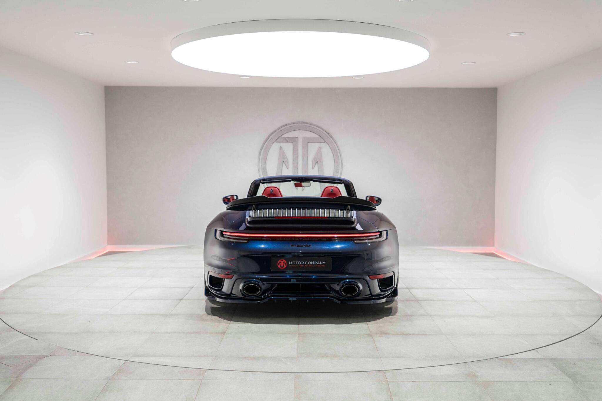 Porsche 911 view 9
