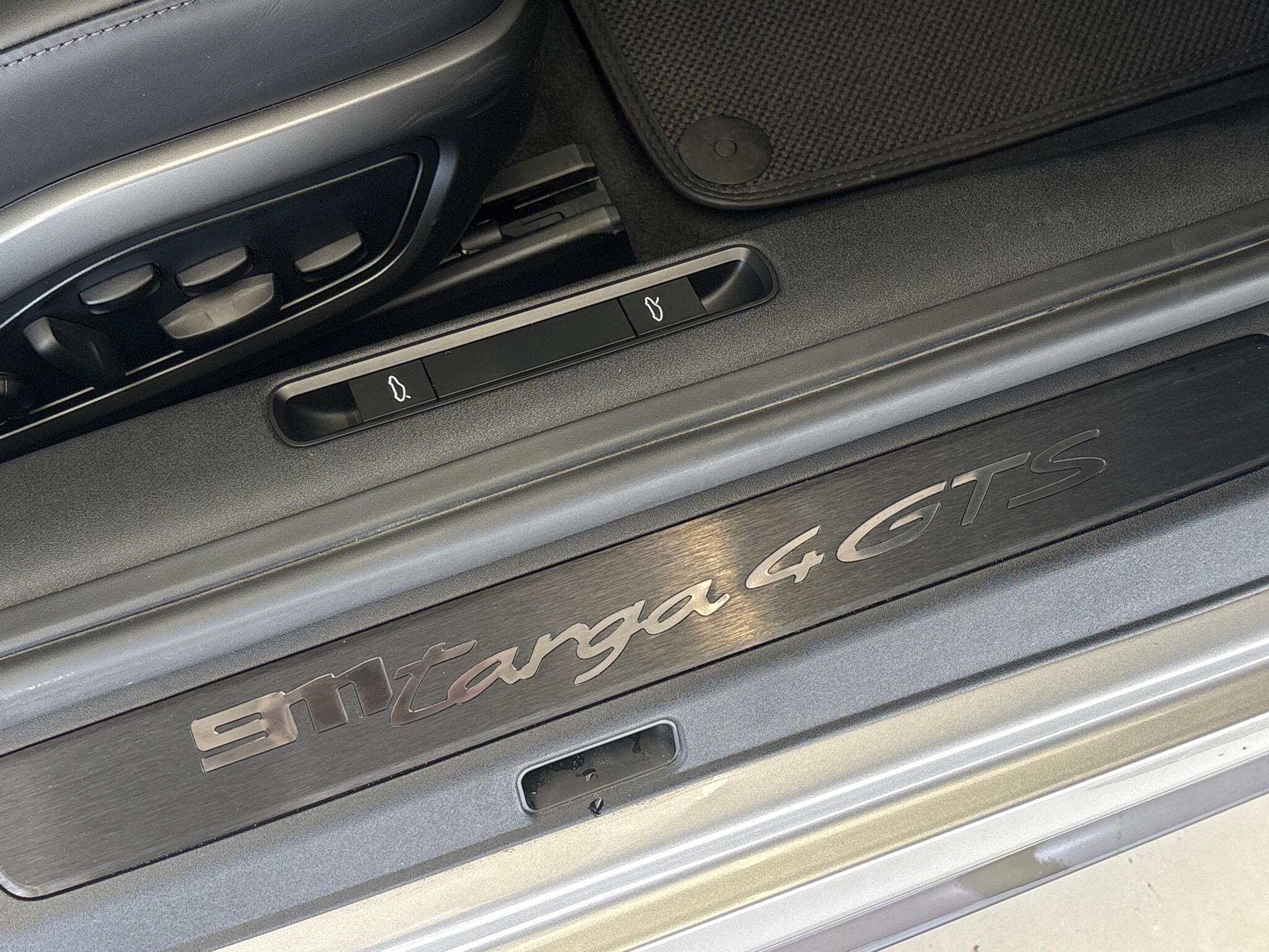 Porsche 911 view 37
