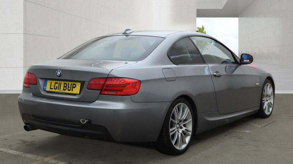 BMW 3 Series view 4