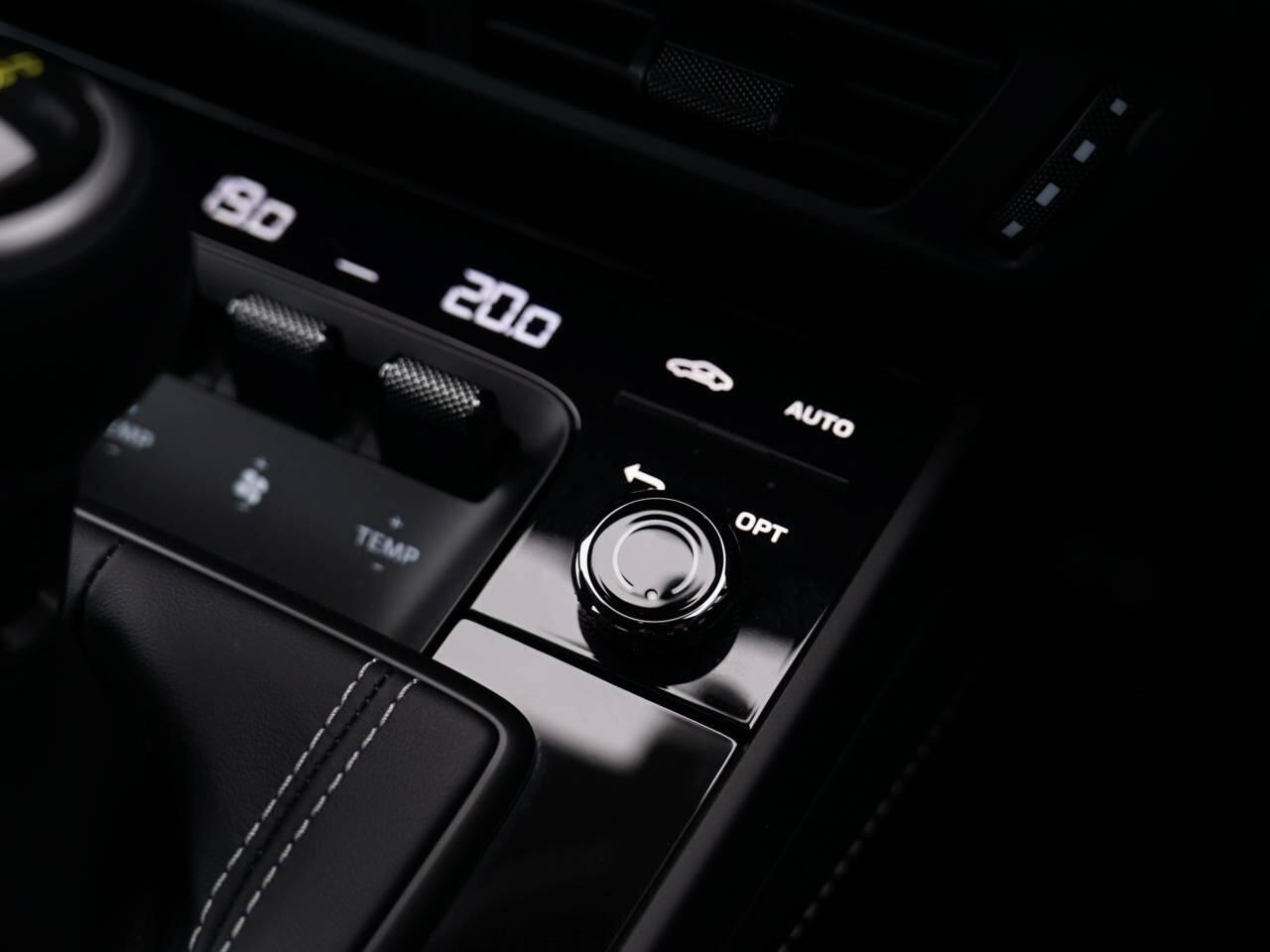Porsche 911 view 39