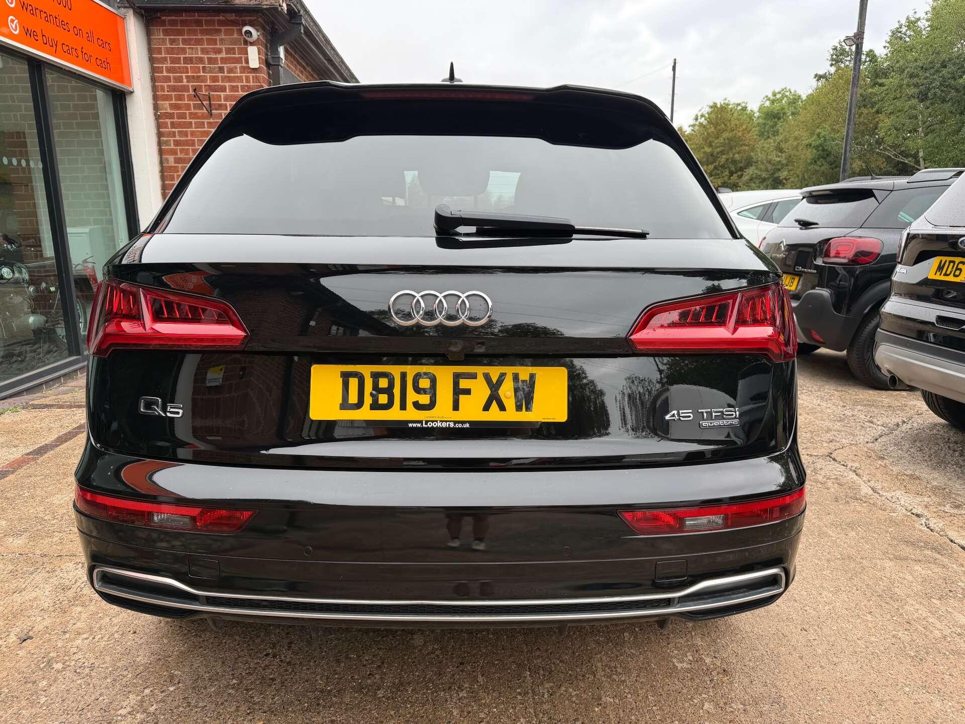 Audi Q5 view 18