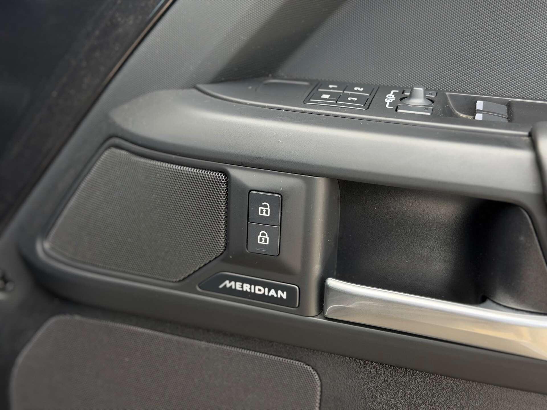Land Rover Defender view 26